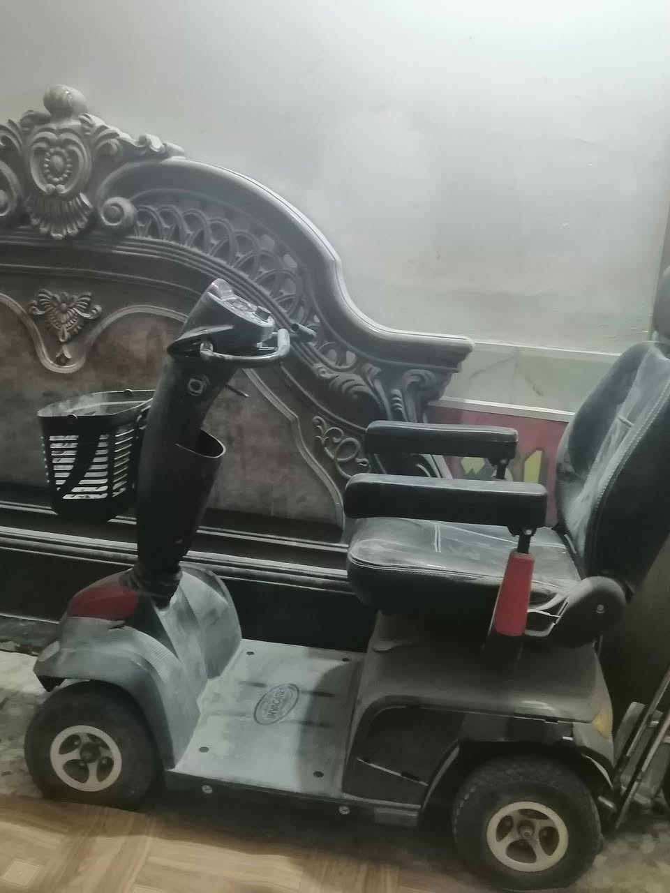 السلام عليكم جام خانه لبيع+باب كزاز +عربانه شحن ام السلف اخوان بس العربانه ما اعرف سعرهة كلفوني بنشرها قيموا واخذوا بليرضه الله ***********
