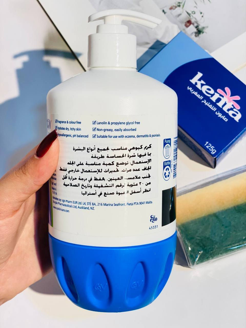 🌸 روتين العناية المتكامل (تفتيح وترطيب) 🌸
يا هلا بجميلاتنا العزيزات! ✨ جربتوا تجمعون بين التفتيح المثالي والترطيب العميق بروتين واحد؟ اليوم وفرنا الكم البكج السحري اللي يرجع لبشرتكم النظارة والنعومة! 😍👇
1️⃣ صابونة كينتا (Kenta Soap) 🧼✨
 الوظيفة الأساسية: صابونة مخصصة للتفتيح والترطيب الفعال.
 المميزات:
 تنظف البشرة بكل لطف وبدون ما تسبب أي جفاف. 💧
 تساعد بشكل ملحوظ في توحيد لون البشرة والتخلص من التصبغات. 🌟
2️⃣ كريم كيوفي (QV Cream) 🧴💙
 الوظيفة الأساسية: ترطيب عميق وحماية فائقة للبشرة.
 المميزات:
 قوام غني ومثالي جداً للبشرة شديدة الجفاف والحساسة. 🥰
 يمنح بشرتچ ملمس ناعم كالحرير يطول طول اليوم. ☁️

سعر العرض 15الاف


**إذا كنت صاحب هذا الإعلان وتريد حذفه لأي سبب، رجاءا أرسل رسالة إلى الدعم الفني**