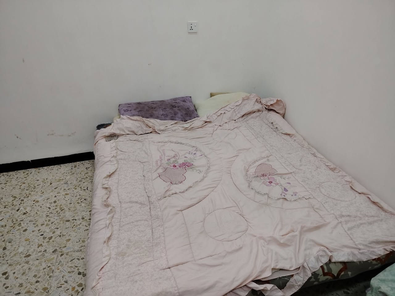 أثاث بيت كامل للبيع بأسعار مناسبة للبيع لغرض السفرررر   اي قطعه تعجبك راسلني واتساب متفرغ اي وقت 
***********.  موقع الاثاث بغداد الغزاليه
