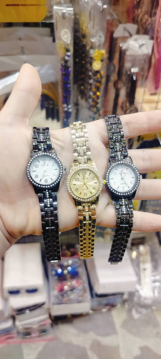 ✨👑 اكسسوارات نسائية مميزة لعيد الفطر 👑✨
وهاي بضاعة الاكسسوارات النسائية
من ساعات – نظارات – مكياج – عطور وغيرها من الأشياء الجميلة 🌸
كلها من أحسن وأجود النوعيات
وبـ أفضل الأسعار من مجمع أحسن الأسعار.
تعالوا ونورونا واختاروا الشي اللي يعجبكم
وخلو كشخة العيد تكتمل بأجمل الاكسسوارات ✨
📸 الأسعار موجودة أسفل الصور داخل المنشور
⬆️ فوتوا على صفحتنا وشوفوا كل الأسعار وجديد البضاعة
👈🏻 @احسن الاسعار
🚚 التوصيل متوفر:
داخل الموصل: 2000 – 3000 دينار حسب المنطقة
إلى المحافظات: 5000 دينار
⏰ أوقات الدوام في مجمع أحسن الأسعار:
يومياً من 11 صباحاً إلى 11 مساءً
🎉 ومتواجدين معاكم أيضاً أيام عيد الفطر
حتى تجونا وتفرحون الأولاد والبنات بالألعاب
اللي مجهزينها لكم خصيصاً للعيد 🎁
📍 العنوان:
الموصل – حي البلديات – فرع بانزيخانة النور
📍 موقعنا على خرائط Google:
https://maps.app.goo.gl/zGfiZYHRAT1M36q77⁠�
🎉 كل عام وأنتم بألف خير 🎉
#الموصل #عيد_الفطر #اكسسوارات_نسائية #ساعات_نسائية #نظارات_شمسية #مكياج
#عطور #عروض_الموصل #توصيل_الموصل #مجمع_احسن_الاسعار #الموصل_حي_البلديات


**إذا كنت صاحب هذا الإعلان وتريد حذفه لأي سبب، رجاءا أرسل رسالة إلى الدعم الفني**