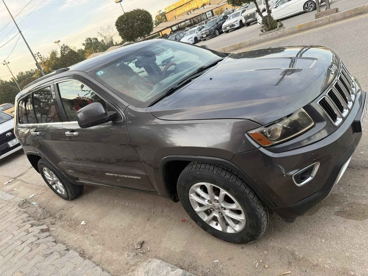 السلام عليكم
جيب 2015 
حادث 3 قطع  جانبي بدون دواخل
وبيها كلير ع كد شريط بنص القماره من امريكا شرط بدون تعديل ولا معجون
بجم كبس 
ايرباك برده فقط
ماشيه 136 الف 
كير مكينه حداديه كفاله 
سياره جاهزه وبدون نقص 
مكان سياره بابل
سعر 175 وبيها مجال 
سنويه  2027 
***********
