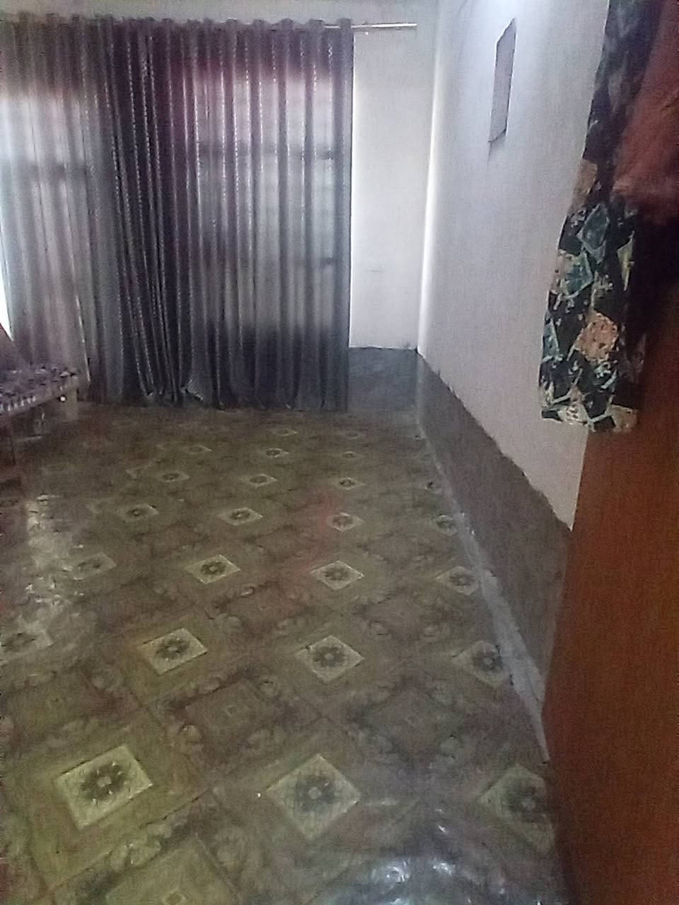 السلام عليكم عندي بيت للبيع مساحه ٢٠٠ متر العباسيه منطقه ال دهيم قرب الحولي الجديد اي استفسار الاتصال على هذا الرقم ***********
