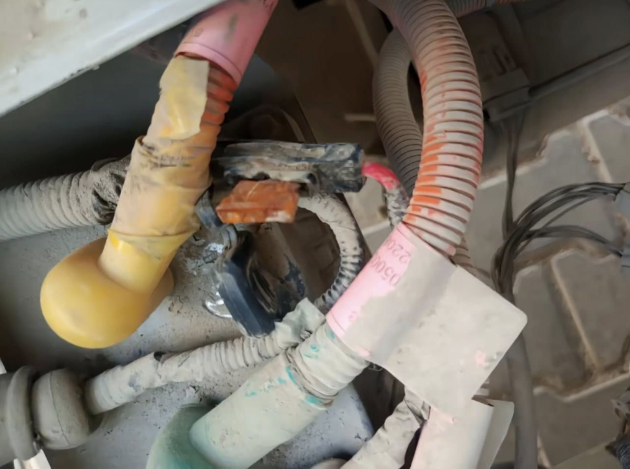 🔧⚡ صيانة كافة أنواع السيارات والدراجات الكهربائية ⚡🔧

هل تواجه عطل بسيارتك أو دراجتك الكهربائية؟
لا تشيل هم! احنا نوفر لك أفضل خدمات الصيانة بأيدي فنيين مختصين وبخبرة عالية 💪

✅ صيانة جميع أنواع السيارات الكهربائية
✅ صيانة كافة أنواع الدراجات الكهربائية
✅ فحص وبرمجة أعطال
✅ تبديل بطاريات وأجزاء أصلية
✅ كادر صيانة موقعيه يوصل لباب بيتك 🚗🏠

⚡ سرعة في الإنجاز
⚡ أسعار منافسة
⚡ خدمة موثوقة وضمان على العمل

اتصل الآن واحجز موعدك ✨
📞 [***********]
