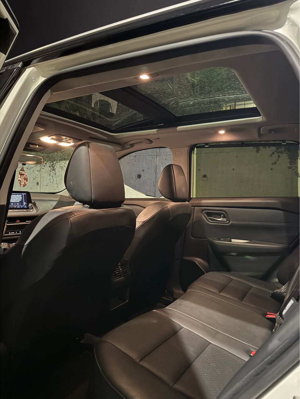 Nissan Rouge 2023 Sv+ AWD  
نیسان ڕۆگ 2023 فوول مواسەفات دەبڵ ئەکسل

سەیارەکە نموونەی جوانی و هەیکەلە قەپات مواسەفات  
ماشاءاللە هەموو گیانی بیلادیە و زۆر تازەیە

ماوەی ڕۆشتن: ٢٥،٠٠٠ مایل

بۆیاخ: بێ بۆیاخ  
تەنها سێ پارچەی گۆڕاوە بەبیلاد بەبێ ناوگرتن بەبێ ئێرباگ پێش و پشت کەپس

مواسەفات SV+:  
پانۆراما  
دەبڵ ئەکسل  
٥ مۆدی لێخوڕین  
کوشن (جلد - کارەبا - هیتەر - تەبرید)  
شاشە گەورە  
کامێرا (پێش - دوا) + حاسە (پێش - دوا)  
ڕادار ٣٦٠ پلە (پێش - پشت - تەنیشتەکان)  
ڕاداری خەتی جادە  
کامێرا ٣٦٠ پلە (پێش - پشت - تەنیشتەکان)  
بەسمە  
چوار دەرگا بەسمە  
شەغال  
٣ گێڕ (عادی - ئۆتۆماتیک - گێڕ لە سووکان)  
گێچ ئەلیکترۆنی  
برێک بەسمە  
ئۆتۆ هۆڵد  
ئۆتۆ ستارت ستۆپ  
سیستەمی موکەبەرە Boss  
ئۆتۆ برێک (پێش - دوا)  
کارپلەی (Android - IOS)  
وایەرلێس چارج  
زۆر مواسەفاتی زیاتر

🛠 خزمەتگوزاری:  
کامل سێرڤس کراوە  
ڕۆنی مەکینە تازە گۆراوە  
چوار تایەی تازەی لەژێرایە

گێڕ و مەکینە و تەبرید و کارەبایات و تەقەو رەقە بە شەرت  
گێڕ و مەکینە نەکراوەتەوە بە شەرت

ناونیشان: سلێمانی

📞 پەیوەندی:  
***********  
***********
——————————————

نيسان روج 2023 SV+ AWD (فول مواصفات)

السيارة قمة في النظافة وبحالة الوكالة (نموذج للجمالية)،كافة أجزائها أصلية وبحالة ممتازة جداً.

الممشى: 25,000 ميل فقط.

حالة البدن (الصبغ):
‎بدون صبغ نهائياً.
‎فقط 3 قطع مستبدلة (تبديل بلاد) بدون أي ضرر داخلي.
الأيرباغات سليمة بالكامل (كپس) أمام وخلف.

المواصفات (SV+):
* فتحة سقف بانوراما.
* نظام دفع رباعي (AWD).
* 5 وضعيات قيادة مختلفة.
* كراسي جلد (تحكم كهربائي - تدفئة - تبريد).
* شاشة كبيرة متطورة.
* كاميرات 360 درجة (أمامية، خلفية، وجانبية).
* حساسات أمامية وخلفية.
* رادار 360 درجة (محيطي) + رادار تحديد المسار.
* نظام التشغيل الذكي (بصمة تشغيل + بصمة أبواب للأربعة أبواب).
* تشغيل عن بعد (شغّال).
* ناقل حركة بـ 3 أنظمة (عادي، أوتوماتيك، شفترات خلف المقود).
* عداد إلكتروني (گيج).
* بريك إلكتروني + خاصية Auto Hold.
* نظام Auto Start/Stop لتوفير الوقود.
* نظام صوتي متميز من Bose.
* نظام بريك تلقائي (أوتو بريك) أمامي وخلفي.
* يدعم Apple CarPlay & Android Auto.
* شاحن لاسلكي للهاتف.

الصيانة والخدمات:
* تم إجراء صيانة كاملة (سيرفس كامل).
* زيت المحرك مستبدل حديثاً.
* طقم 4 إطارات جديدة.

* بشرط الفحص (الجير، المحرك، التبريد، والكهربائيات).
* الجير والمحرك بحالة الوكالة (لم يفتحا نهائياً).

📍 العنوان: السليمانية

📞 للاستفسار والتواصل: 
*********** 
*********** السليمانية, العراق
