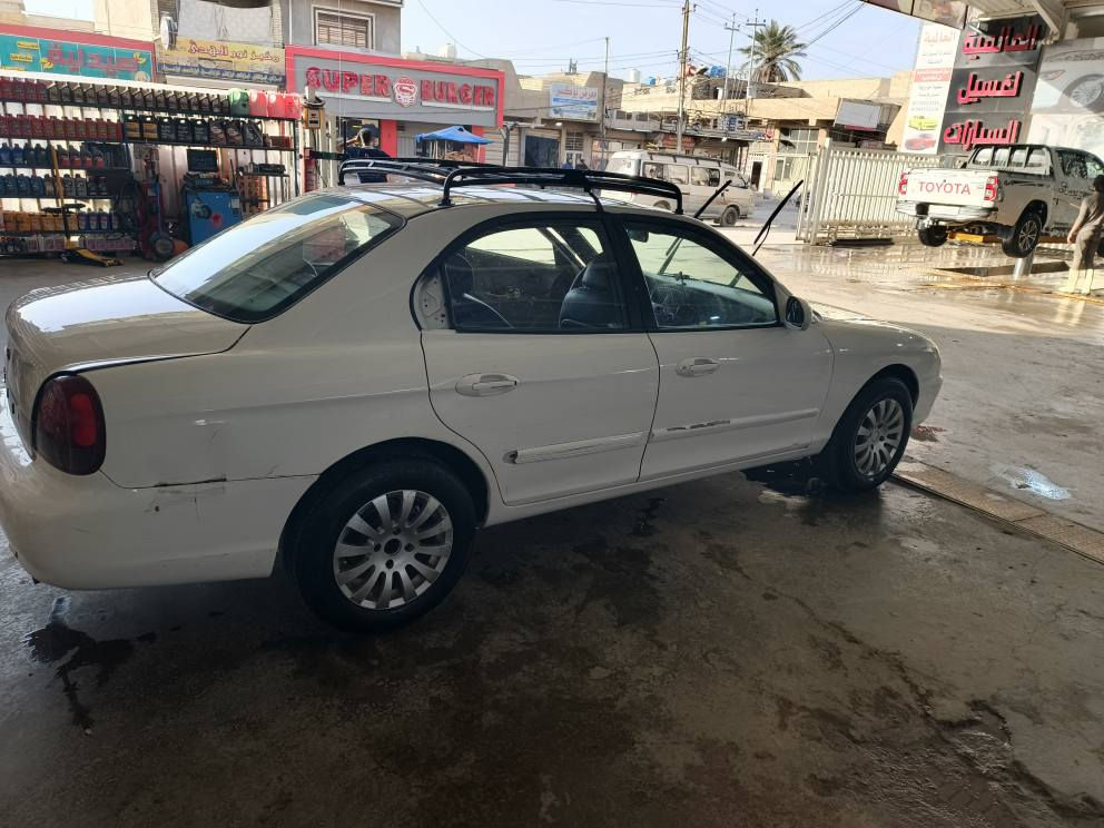 سوناتا ٢٠٠٠ 
للبيع او مراوس ب أحدث 
مكينه وكير كامري 
تبريد ثلج ❄
كهربائات كلهه شغال 
سياره مصبوغة عام جمالية وصور 
وبيهه طخه باب خلف السائق 
موضحه بالصور 
صدر أمامي خلفي جديد نقص بولبرن خلفي بي صوت 
وصليب دارم شفت فقط 
مكانهه بغداد الطي قرب جسر المثنى 
السعر ٥٠ وبي مجال

***********واتساب 
*********** بغداد, العراق
