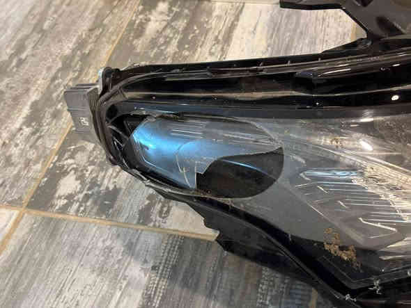 سلام عليكم..
زوج لايت امامي ايمن وايسر ترافرس 2023 اللايت الايمن فية كسر في طرف الجامة قابل للتصليح السعر 150الف 
للاتصال 
***********
