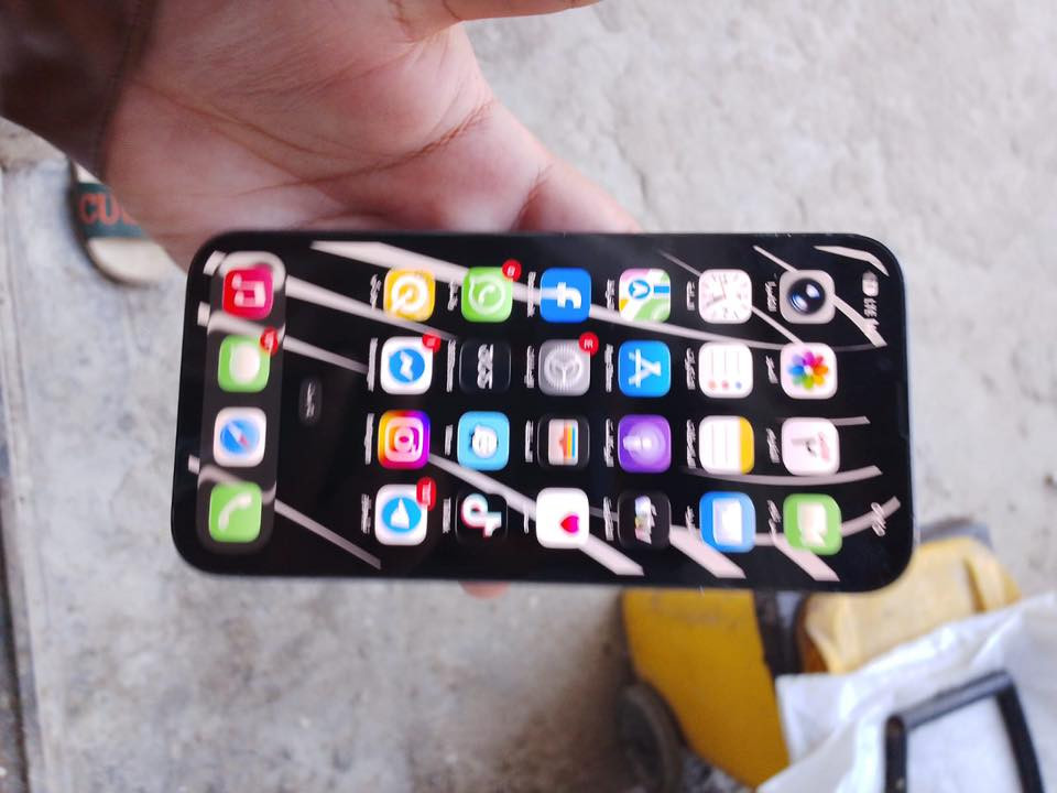 السلام عليكم
ايفون ١٣ برو ماكس 
ذاكره ١٢٨ 
مبدل شاشه وكاله وبطاريه وكامره 
فيس ايدي شغال 
السعر ٣٦٠ الف 
***********
