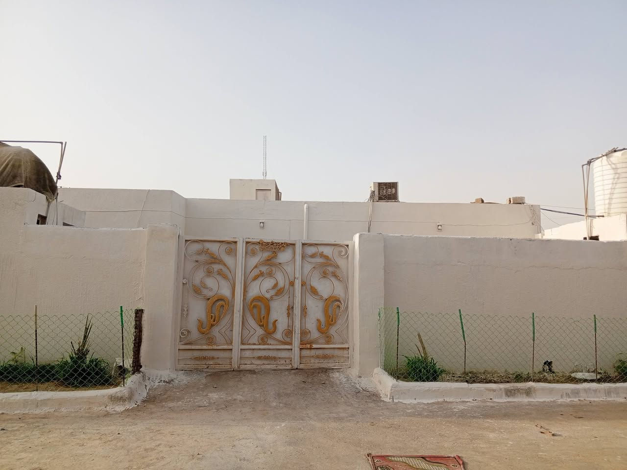 السلام عليكم 
يتوفر بيت للبيع 
طابو زراعي عراقي
مساحه البيت 300متر
يتوفر من 4 غرف موزع صاله ديوان كبير 
الموقع ميسان حي سلام الدوانم 
يتوفر كامل الخدمات ماي مجاري كهرباء
السعر 140مليون وقابل للتفاوض 
الاستفسار الإتصال ‏‪‏‪‏‪***********‬‏
