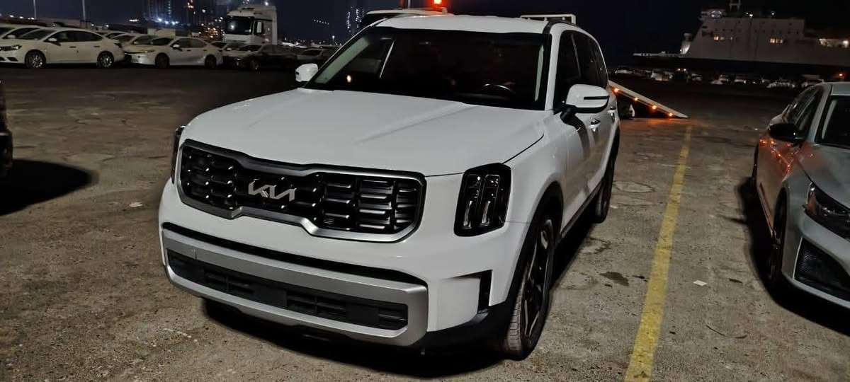 سلام عليكم
تيلورايد 2023 فئة S 

الموصفات :
بصمة 
كامرة خلفية 
شاشة متصلة 
رادارات امامي وجانبي 
جامات اوتوماتيك 
مثبت سرعة 
مثبت مسار 
قيادة منحدرات 
محرك 3800 cc
4 مودات قيادة 
كشنات Vip منفصل جلد 
تدفئة كشنات 
حساس داخلي 
سستم ايرباك كامل 
منافذ شحن USP-C لكل السيارة

وبعد هواي مواصفات السيارة جديدة ماشية 50000Km وضربتها خفيفة موجوده بالصور 👇🏻 

مرقمة اربيل 

 مكان السيارة  بابل/الحلة 

السعر : 310 $

للاستفسار : ***********

رقم الشاصي :5XYP64GC9PG346105
