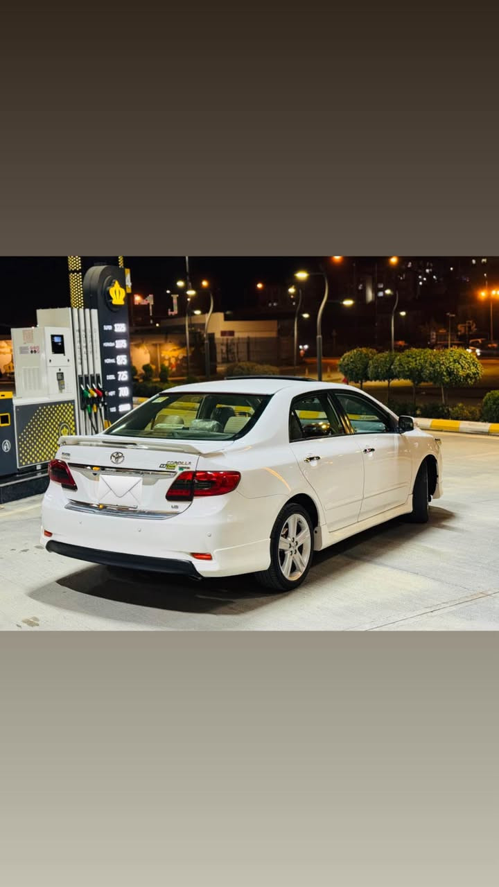 سەرەتا بە ناوی خوای گەورە و میهرەبان

تۆیۆتا کرۆلا
تاقانەی سلێمانی 

مۆدیل ٢٠١٣ 

رەنگی سپی

مواسفات خلیجی فول فول مواسفات  سڵاید   بیلاد کوشنی جلدە و ناو فۆرمیکایە و سوکان حەیزەران سوکان ڤۆلیۆم و ٤ جام کارەبایی و ئۆتۆ و گیر تۆماتیک و  تەعدیل سورعە و  کامێراو شاشە زۆر مواسفاتی تر..!

نموونە لە جوانی و پاکی

 ١٩٦ هەزار کیلۆمەتر  رۆشتووە

تحویل و خرامە و بە ناوکردن بەشەرت

دەعم و لیدراوی و بۆیاخی نیە

گیر و مەکینە و کارەبایی و تەبرید و تەقە و رەقە و تندوتۆلی بەشەرت

پیش و دوای کەپسە سەقف و شان و چواردەوری شوشەیی

٤ تایە و ویلی  سپۆرتی بیلادی لە ژێرە

هەموو گیانی لەسەر دەقی بیلادی ماوەتەوە

کەتەلۆک و سپیر و ادەواتی شریکەی هەمووی ماوە

ماڵی دۆستە و دیناریک مەسروفی نیە

بۆ عەیب و عار پرسیار مەکە.!

شوین// سلێمانی

***********
*********** السليمانية, العراق
