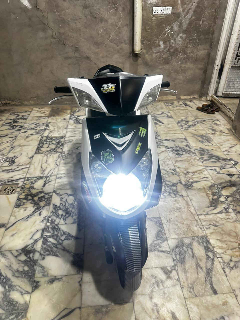 سلام عليكم دراجة للبيع سكنس فحل كابريتر مو نوزل  دراجة بلادية مكفولة كفالة عامة من كفر أو مكينة دراجة نضيفة نكرة سلف اب كل وقت مكان بغداد العبيدي شارع عشرين السعر 550. اوبيهة مجال رقم ***********
