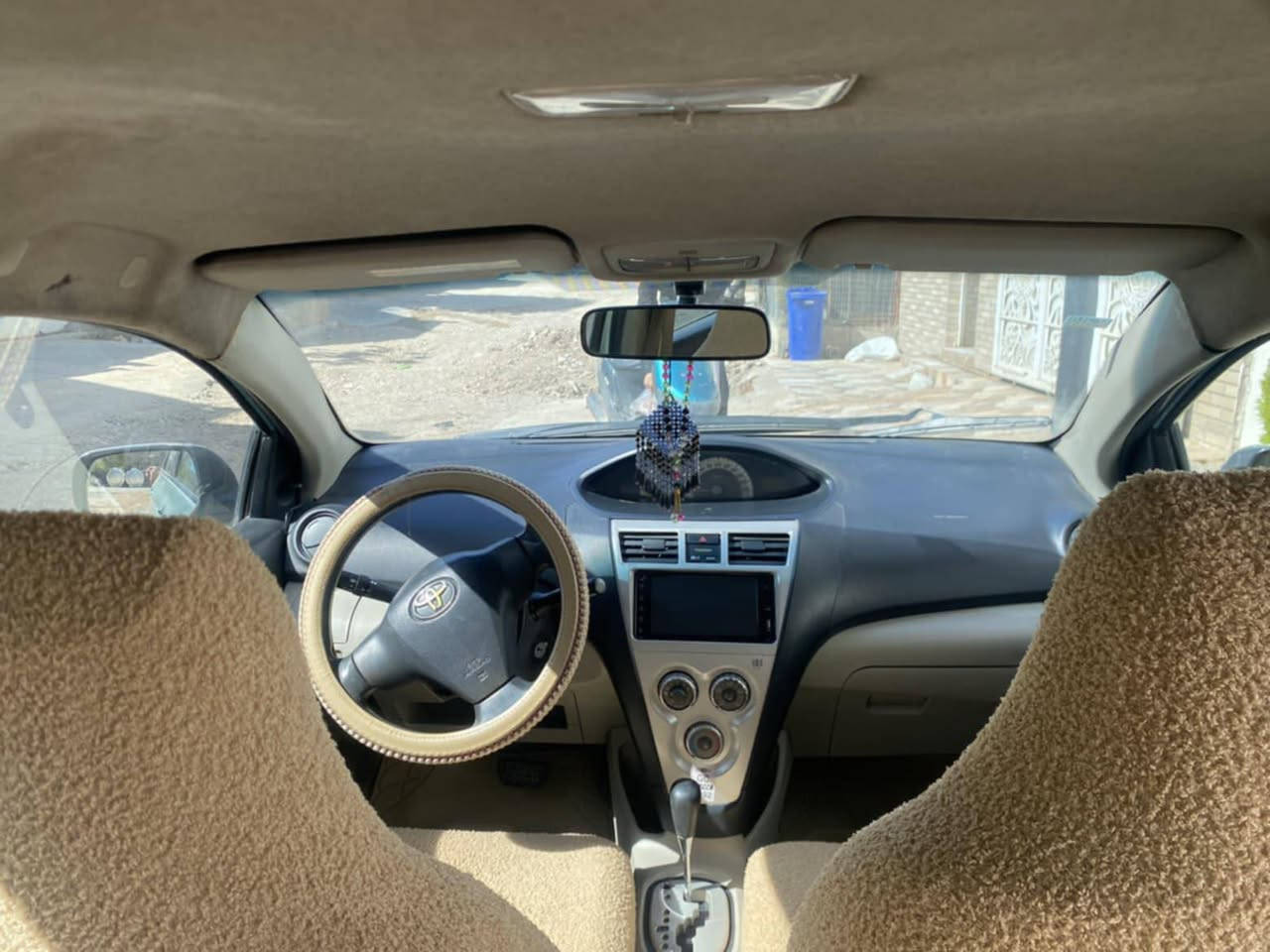 یارس مۆدێل 2007 
گێڕ و مەکینەو تەبرید بەشەرتە
حیزام بۆیاخە بۆ جوانی و کاڵبونەوە
دوو پارچەی پێوەیە سەنەوی بەسەرچوە کارتی بەنزینیشی لەگەڵە
شوێن چەمچەماڵ
سعری 78 وەرەقە  و مەجال
بۆ پەیوەندی ژمارەی خاوەنەکەی
***********
