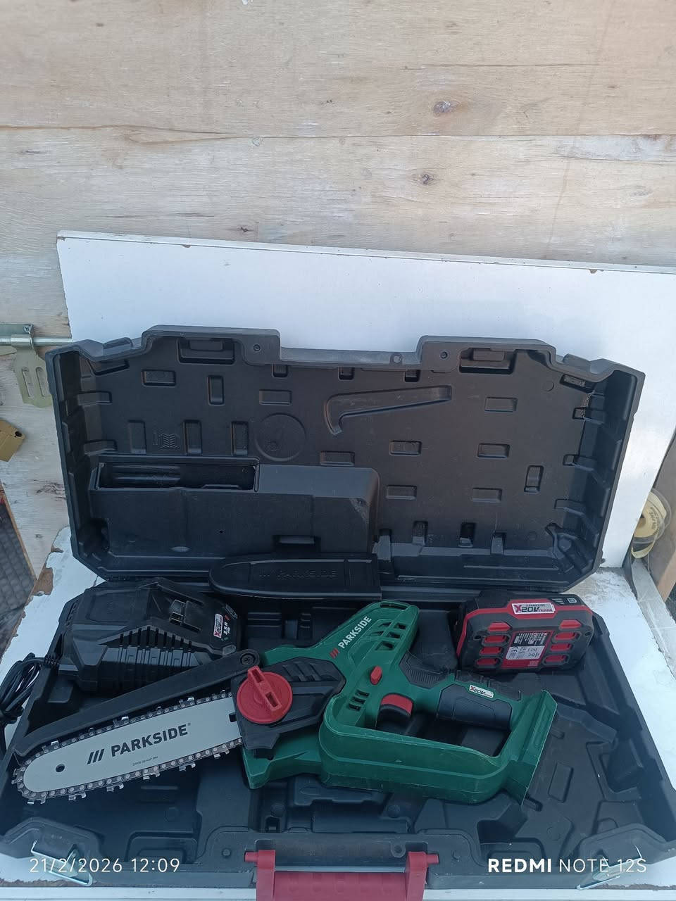 منشار زنجيل شحن 20 فولت قامة 16 سم بالة اصلي شرط الفحص سعر 70 الف  بطارية 2 امبير وشاحنة سريع *********** واتساب
