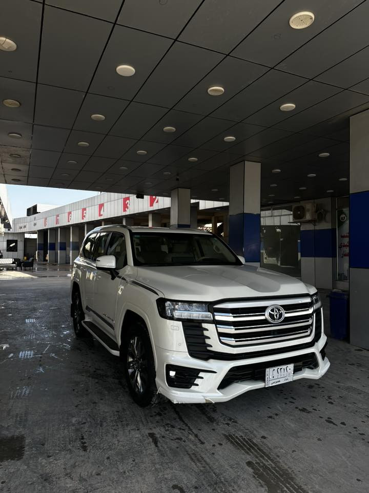 آللهم صلي على محمد وآل محمد ✋
تيوتا لاندكروزر 

موديل 2023
فول مواصفات GXR١/١ 
فئة SAS Limited 
السيارة ماشية 47km فقط بحالة الوكالة
المواصفات 
لون ابيض ،رقم بغداد تحويل مباشر بأسم المشتري
المواصفات فتحة،بصمة،٣شاشات،جنطة كهرباء،شاحن كهربائي،٥كامرات،ثلاجة، اضوية ترحيبية
دخول ذكي،كراسي كهرباء،داخل مغلف اصلي مع الارضية ، ويل كبير ،اطارات Dunlop اصلي شركة 
مواصفات الساز معروفة
السيارة مكفولة كفالة عامه عدا بارد جدا قليل موضح بل سونار مرفق مع الصور 
السعر ٦٨٠ 💵 
مكان السيارة ديالى بعقوبة
رقمي 
***********
