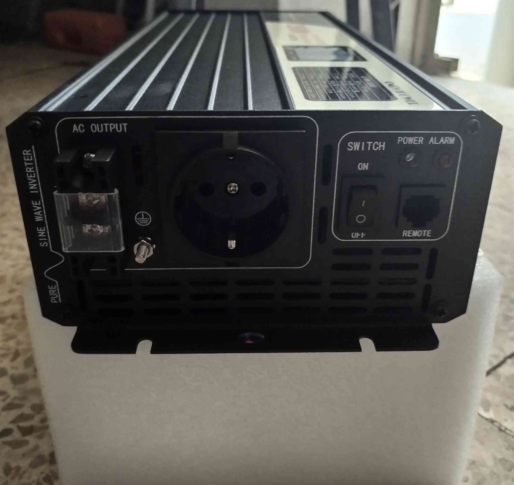 السعر عالخاص
بكج كامل ( عاكسة + بطارية ليثيوم أيون )

مواصفات العاكسة:
عاكسة قدرة التوليد 11 أمبير حقيقي
                     cnswipower inverter 2500W 48V
(موجة جيبية -pure sine wave) تمنحك كهرباء مستقرة مثل الكهرباء الوطنية 
مزودة بشاشة لقراءة التيار وتنظيم وحماية الفولتية
تعمل على بطارية حجم 48 فولت. 

مواصفات البطارية:
بطارية ليثيوم أيون 48 فولت - 100 أمبير ماركة Akja غلاف مقاوم للماء من الحديد، شحن سريع، مزودة بشاشة لقراءة نسبة الشحن والفولتية، متعددة الاستخدامات. 
أبعاد البطارية: الطول 32سم
العرض 18سم
الارتفاع 9سم
وزن المنتج: 8كغم


**إذا كنت صاحب هذا الإعلان وتريد حذفه لأي سبب، رجاءا أرسل رسالة إلى الدعم الفني**