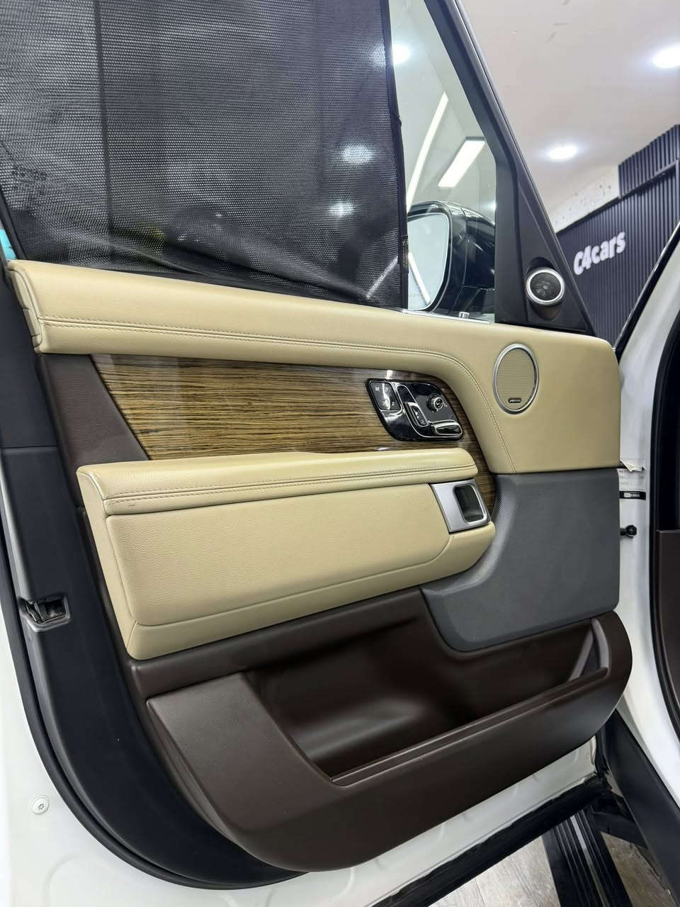 من رخصه الادمن 
للمراوس مع bmw 530 او 330 
رانج روفر فوك 2019 اوتو باييكرفي خليجي وكاله كفاله 
فول 1/1 للاخير دبل شاشه بلادي سياره فول للاخير 
V6 سوبر جارج 
كير مكينه كفاله 
ادمه كامله 
بدون نقص برغي واحد 
صار بيها اقل الشبر بجاملغ وتكحل على كده فقط 
***********
