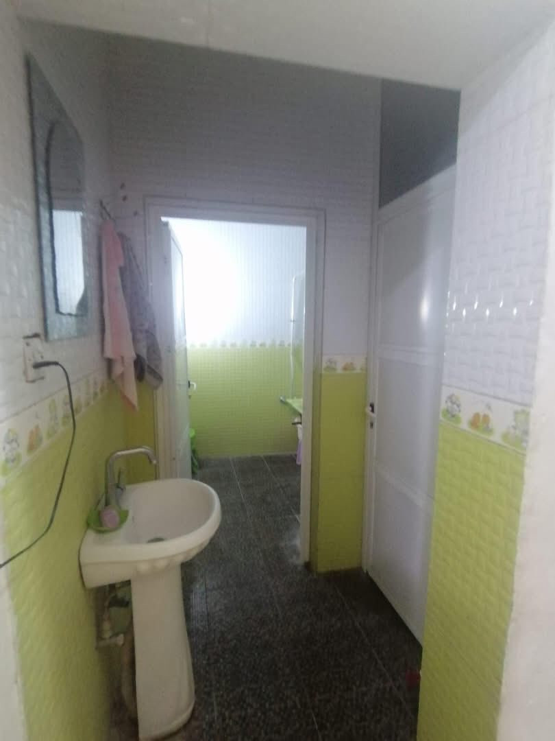 بيت للبيع ..
الحيدرية بستان حجي عبود سند ملك صرف مساحته 202:5م واجهة 13:5م نزال 15م للاستفسار الاتصال على *********** عذراً الرد سيكون على الاتصال والخاص واكون ممنون .
