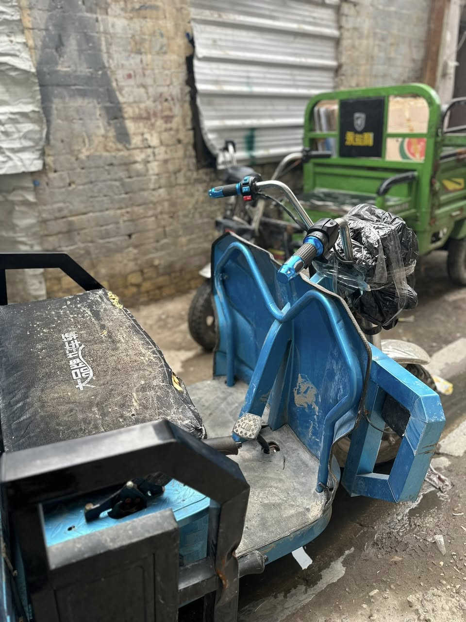 ستوته شحن الحجم الكبير 5بطاريات دبل سعر 1100وبيهة مجال


**إذا كنت صاحب هذا الإعلان وتريد حذفه لأي سبب، رجاءا أرسل رسالة إلى الدعم الفني**