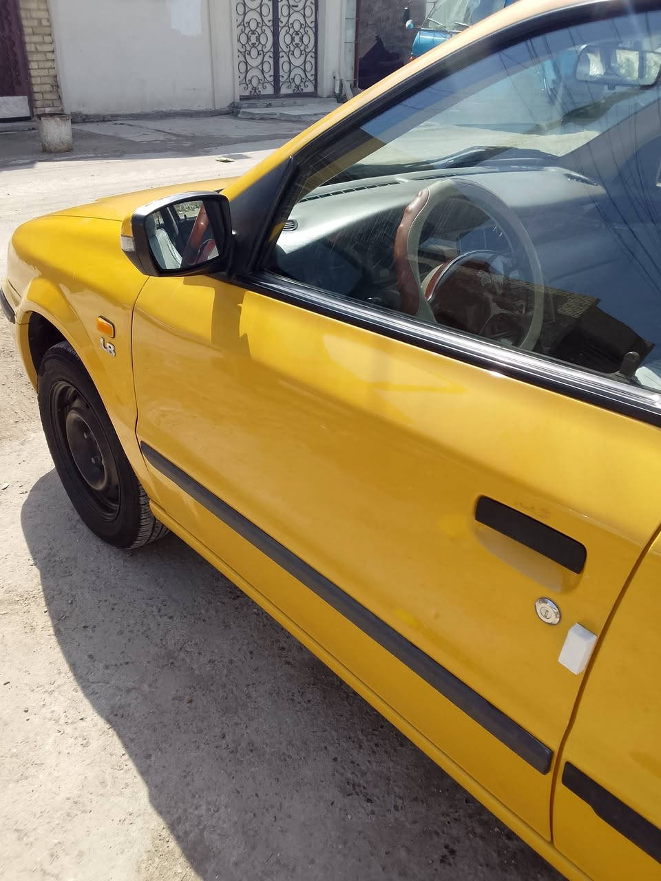 السلام عليكم من رخصت مدير الكروب المحترم سمند موديل 12السياره جديده على وظع الشركه مكفوله كفاله عامه مكينه كير  تخم تاير عده باب السايق صبغ ربع الباب دبل اسويجات ماشيه 126حقيقي السعر 55ابوبيها مجال مكان البياع الشرطه الخامسه رقم ***********
