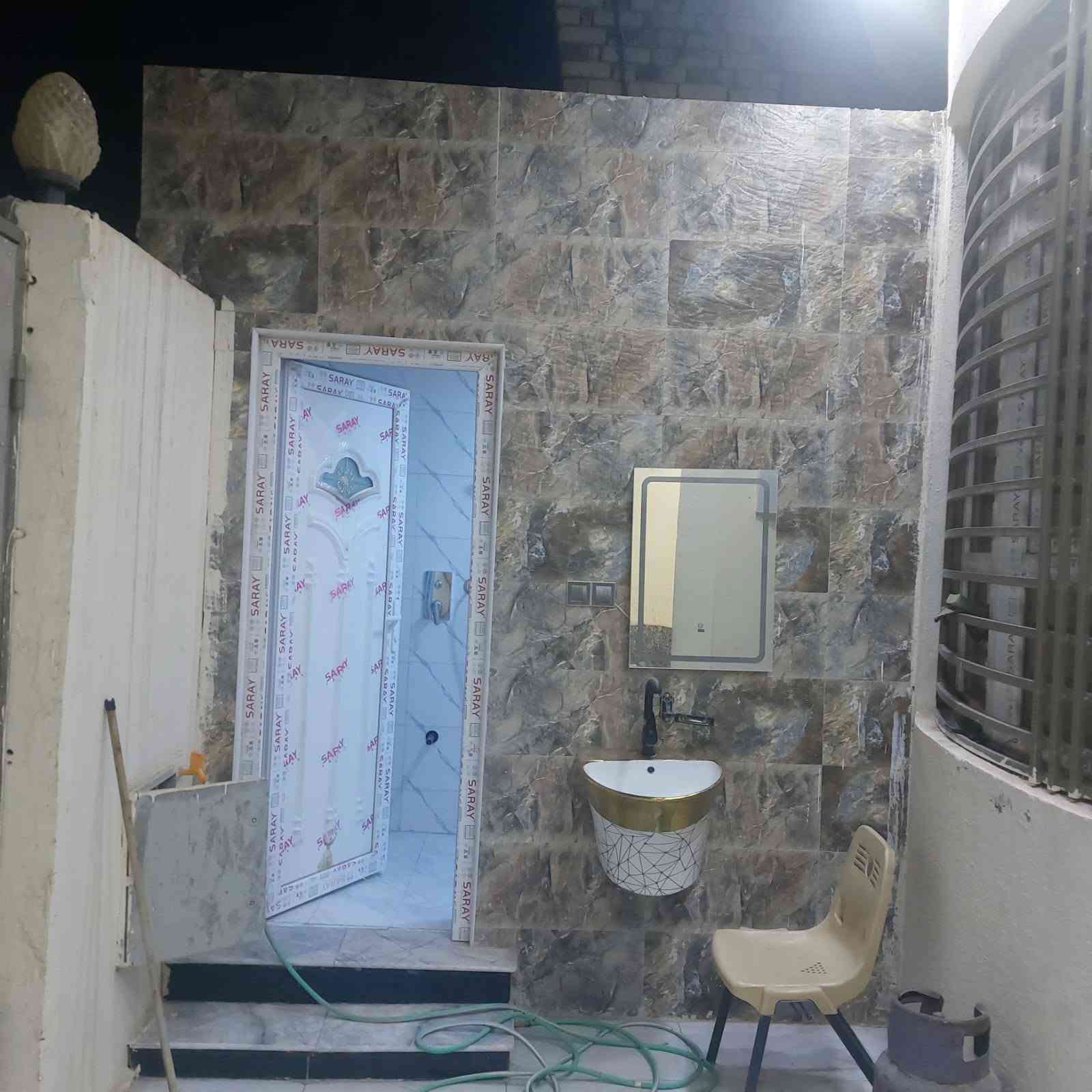 بيت لل ايجار مساحته 200 ايجار 200 اريد عائله كون بل زايد 5 نفرات البيت جديد وممسكون وبحكم اني خارج العراق عرضته لل ايجار موقعه حي اور بضهر هيئة الحج والعمره للتواصل واتساب ***********
البيت طابقين
