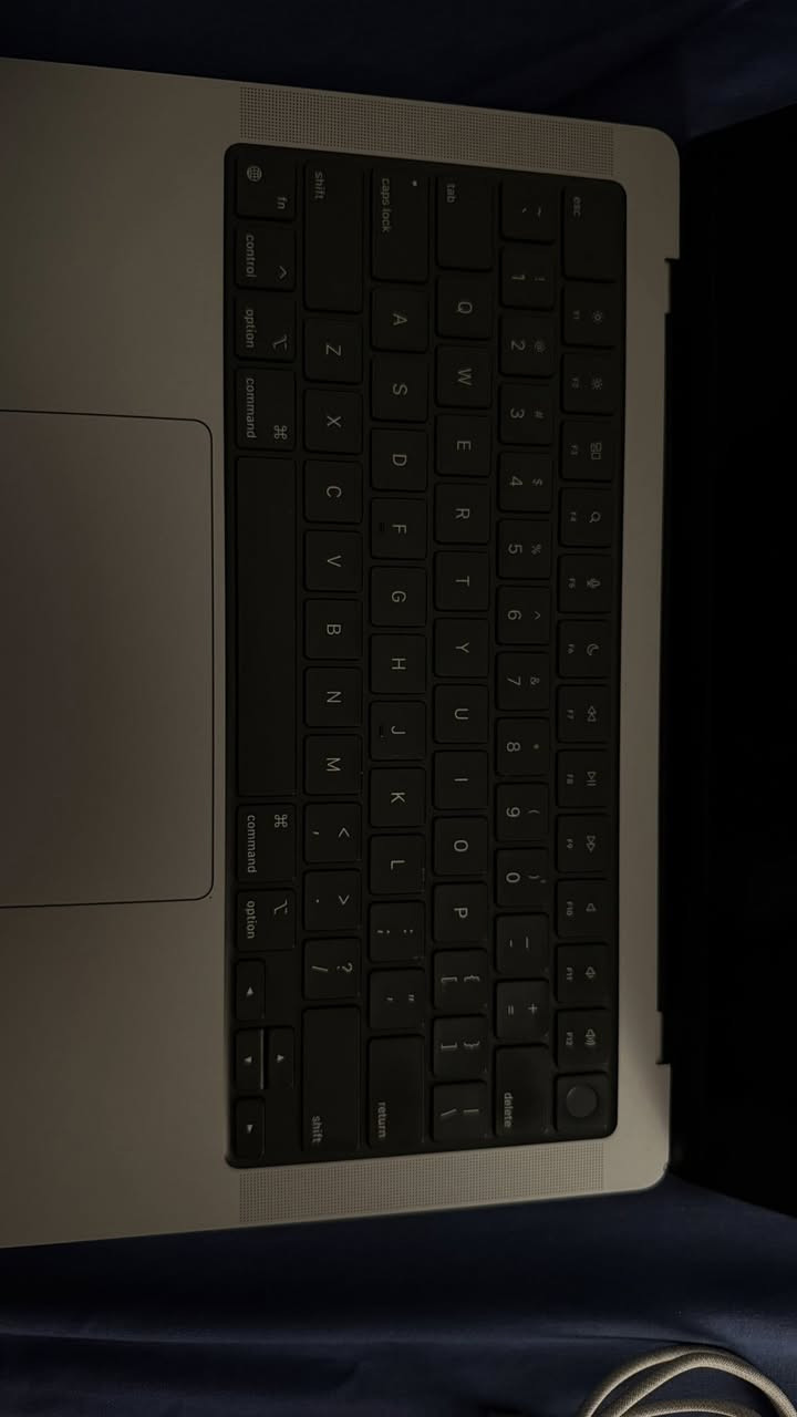 Macbook pro M2 pro
512GB Hrad
16GB Ram
120HZ 
كامل ملحقات شاحن وكارتونة 
للتواصل خاص او على الواتس
***********
