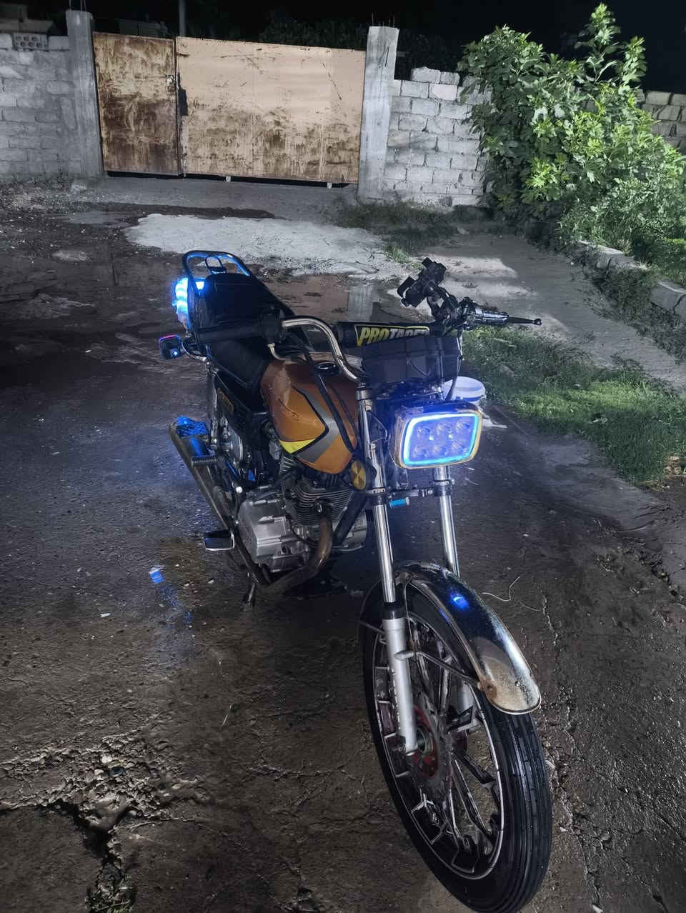 سيفان 24 محرك 200Cc
هـ***********

مبدل ولفات فقط

الماطور كهربائياتو  كلها شغاله.

سلف

لايت

اشاير

كلو شغال  

من هسه اكلك الماطور  يعوزو ويل وره ويلو بي عواج 

مكان جنوب الموصل جدعه

السعر 350 وبي مجال
