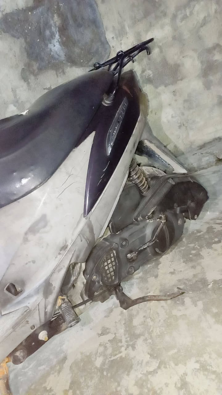 سلام عليكم ورحمة الله وبركاتة دراجيه اتراس ياباني يردليه تبديل بوشيه بس بس تشتخل تمشي بوشه مال ال مكينيه السرعيه 120 استان كهربايه سلف او هندر تشتخل السعر السعر250 او بيه مجال شي قليل مستعجل عله البيعيه العنوا امين الثنيه *********** مكلف بل نشر اذا رقميه
