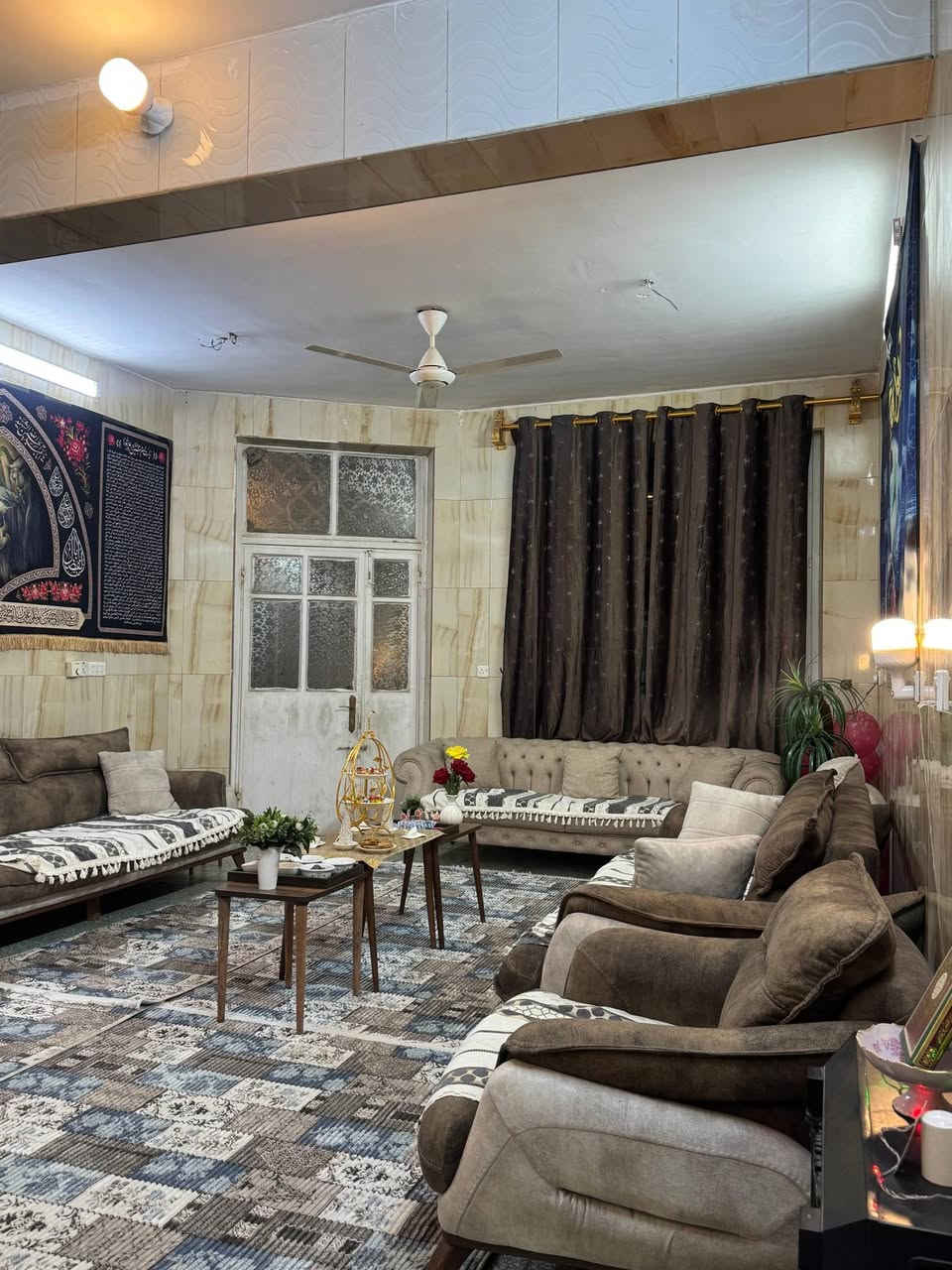 دار سكني للبيع – البلديات (UN) مقابل الجسر
📍 ثاني فرع خلف مقهى عيون البلديات
📐 المساحة: 133.5 م²
📏 ركن – الواجهة 10.5م × النزال 12.5م
🏗️ بناء سنة 2014 – مسلح
🔹 الطابق الأول:
كراج سيارة، استقبال، هول، غرفة نوم، صحيات، مطبخ، ترك.
🔹 الطابق الثاني:
هول، صحيات، 3 غرف نوم.
🔹 الطابق الثالث:
بيتونة + غرفة نوم واحدة.
دار مرتب وموقع مميز مقابل الجسر، قريب من الخدمات ومناسب للسكن العائلي.
📞 للاستفسار والتفاصيل: ***********
📲 متوفر واتساب أيضًا
