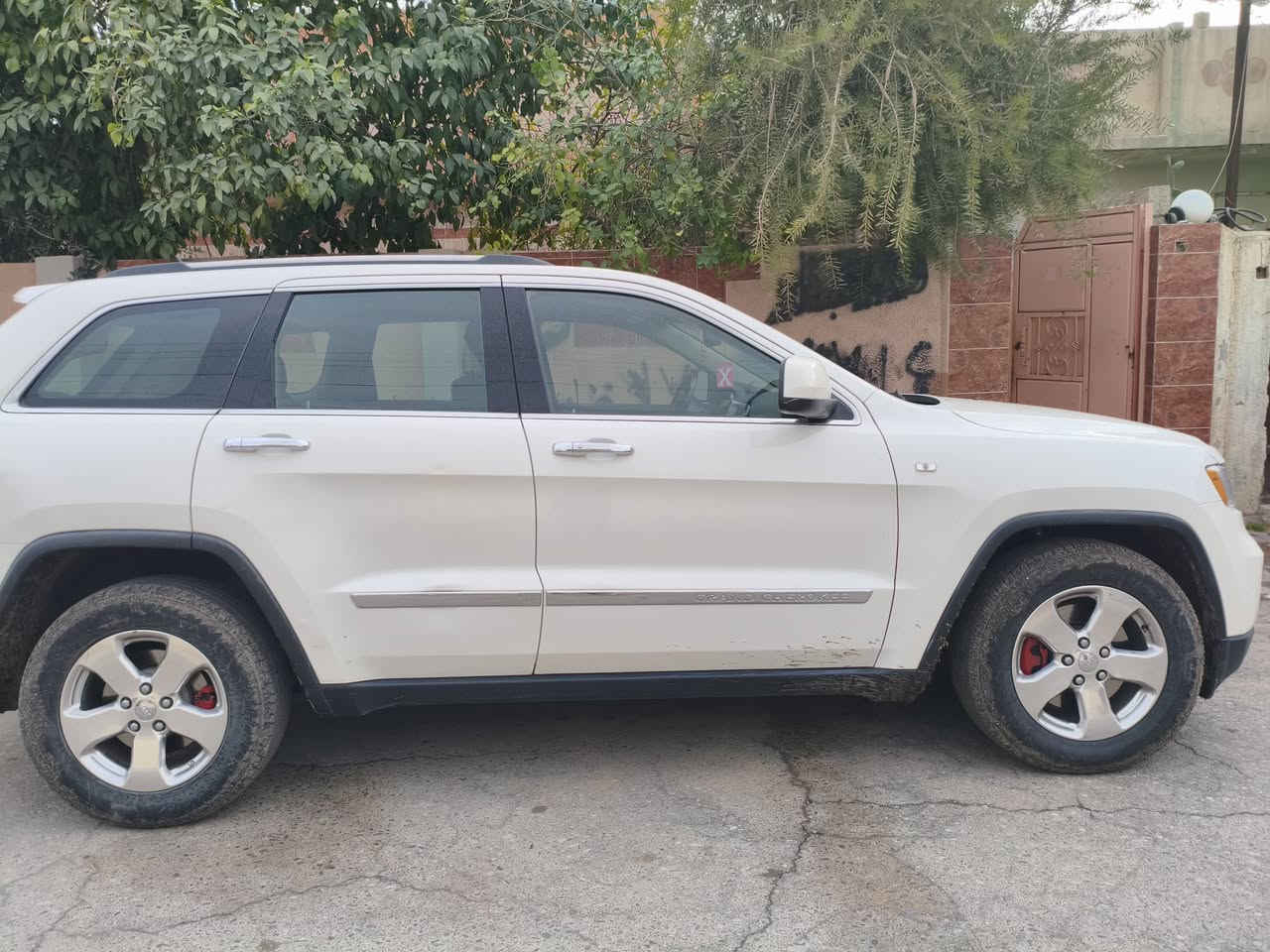 السلام عليكم  سياره خير من الله فول موصفات جيب شروكي خليجي 8سندر   بانزين عادي انسى دوانز  سياره مال بيت مجرد للمكتب اروح وارجع للبيت جنطه كهربائي  كشن جلد تدفئه واسترين تدفه كشن كهربئي  خزن يعني من تصعد يتقدم تنزل يرجع  لونها كلش حلو داخل السياره كلش يخبل عنواني كركوك السعر عل الخاص رقمي اسيا ***********رقمي زين ‭0783 296 8198‬ السيارة بسمي وشرط❤️ملاحظه صرف بانزين اقل من 6 انطيك بشرط
