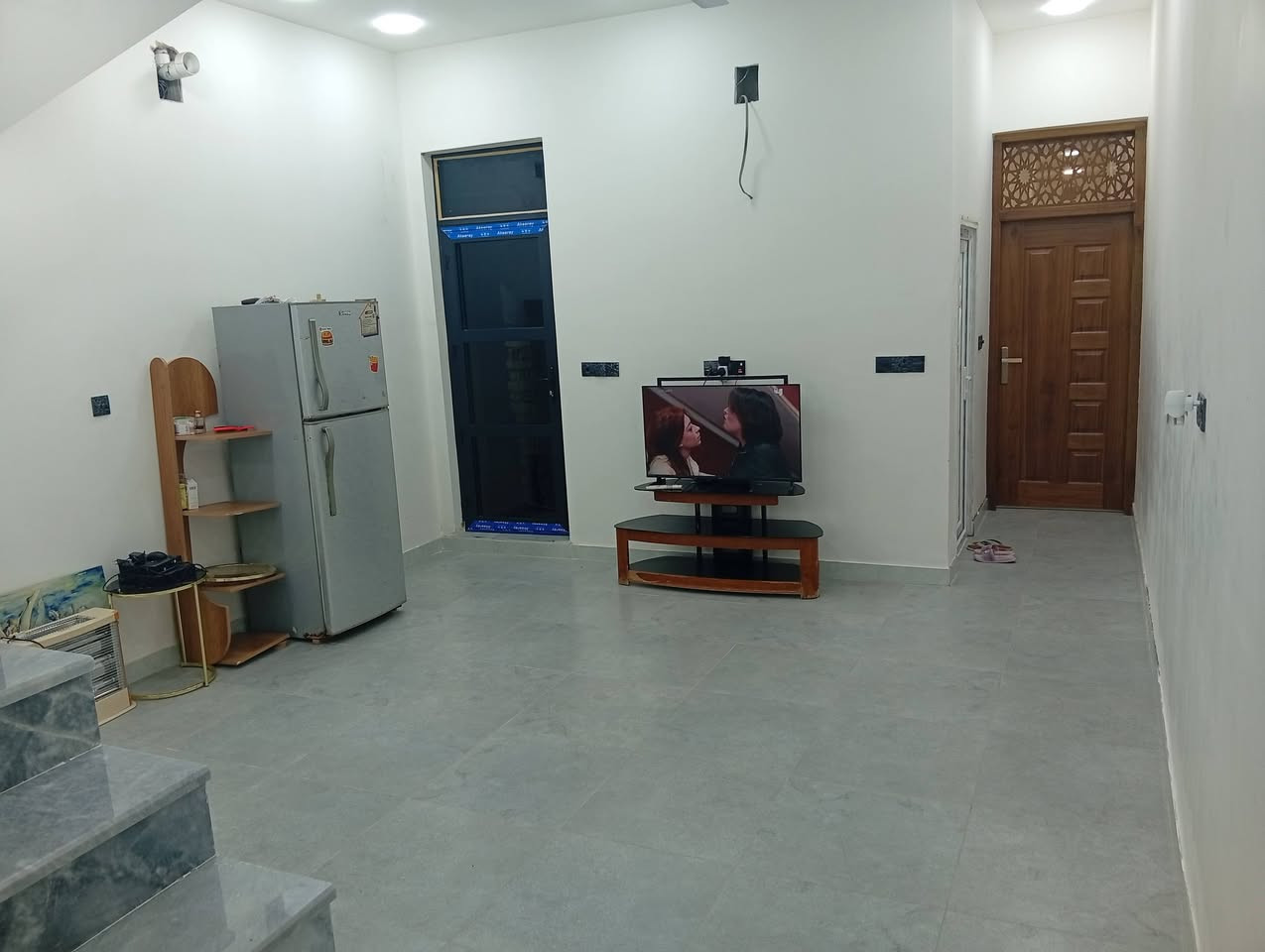 السلام عليكم دار للبيع مساحة 100م مدخلين استقبال  وطبخ وغرفة وحمام طابق واحد بناء حديث زيرو سند 25 مكاتبة وكالة ونسخة من السند بيت جاهز تسليم فوري مكان الدوانم بيع نقد واقساط اللاسفسار 
الاتصال رقم واتساب فقط ***********
