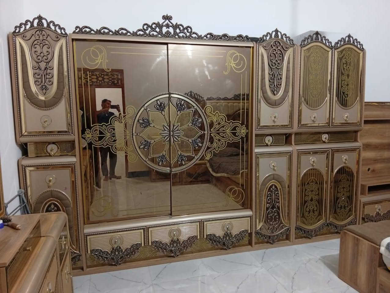 السلام عليكم غرفه ايطالي للبيع ثقيله وقويه 9 قطع
المكان ذي قار/ قلعة سكر 
***********
