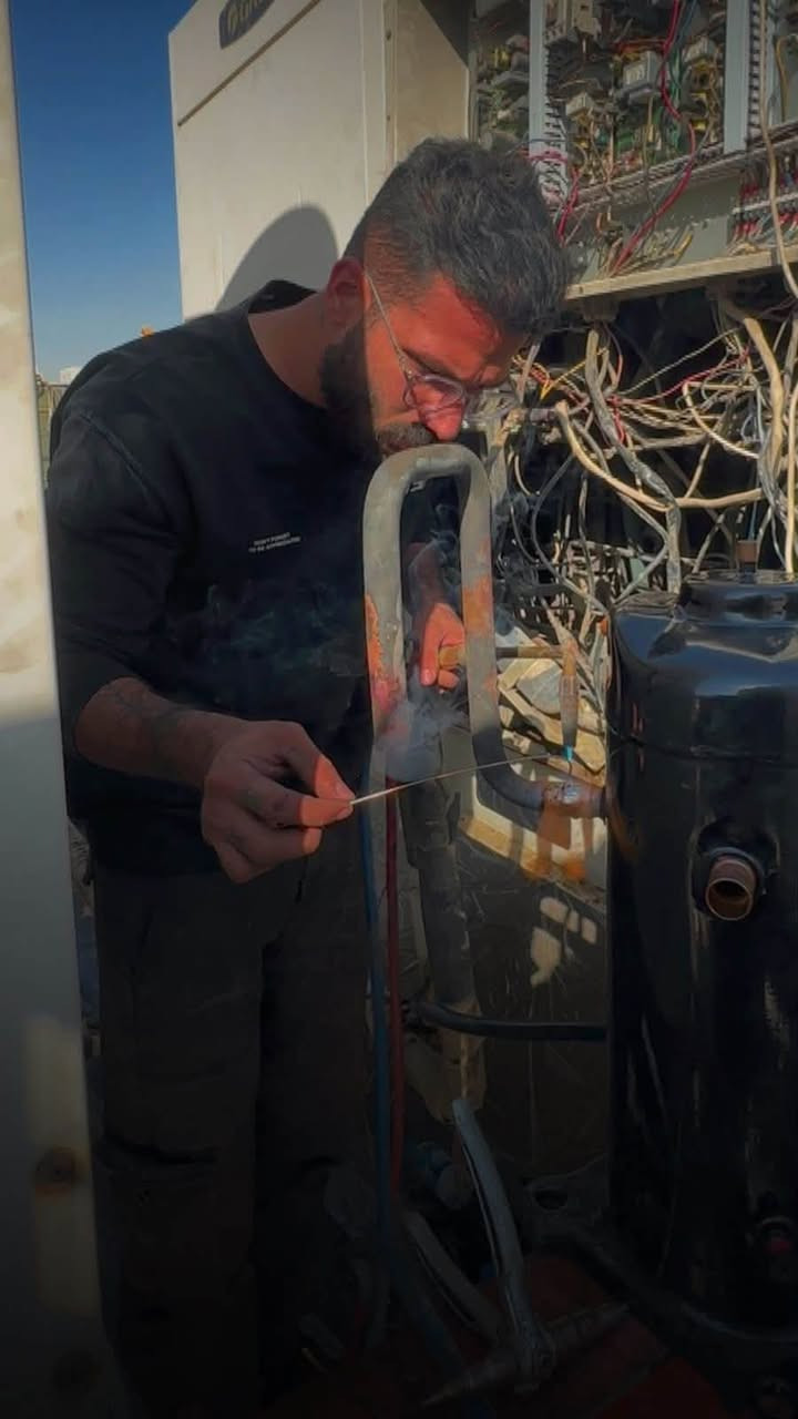 🔥❄️ عندك سبلت ما يبرد؟ ضعف بالتبريد؟ تسريب غاز؟ ❄️🔥
🔧 نوفر جميع خدمات التبريد والتكييف بأيدي فنية وخبرة طويلة:
✅ صيانة وتنظيف جميع أنواع السبالت
✅ تعبئة غاز وكشف التسريب
✅ فك ونقل وتركيب الأجهزة
✅ صيانة المكيفات المركزية وأنظمة الـ VRF
✅ كشف الأعطال وإصلاحها بسرعة ودقة
✅ خدمة منزلية وأسعار مناسبة
⭐ دقة بالعمل ⭐ التزام بالمواعيد ⭐ خدمة مضمونة ⭐ خبرة طويلة في مجال التبريد والتكييف
📍 خدمة داخل بغداد والمناطق القريبة
📞 للحجز والاستفسار: ***********
💯 إذا جهازك ما يبرد، لا تتعب نفسك... الحل عدنا بإذن الله." 🌹
