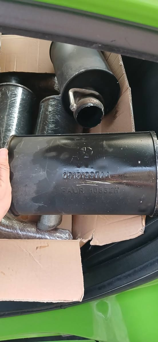 السلام عليكم شباب دبات سود نضافه ١٠٠ بل ١٠٠ سوت يخبل مال سكات باك6/4 اصل اقوة من 5/7 العنوان بغداد البلديات الشراي يتصل السعر ٣٠٠ الف رجاء بدون خاص رقم موجود وتصل ***********
