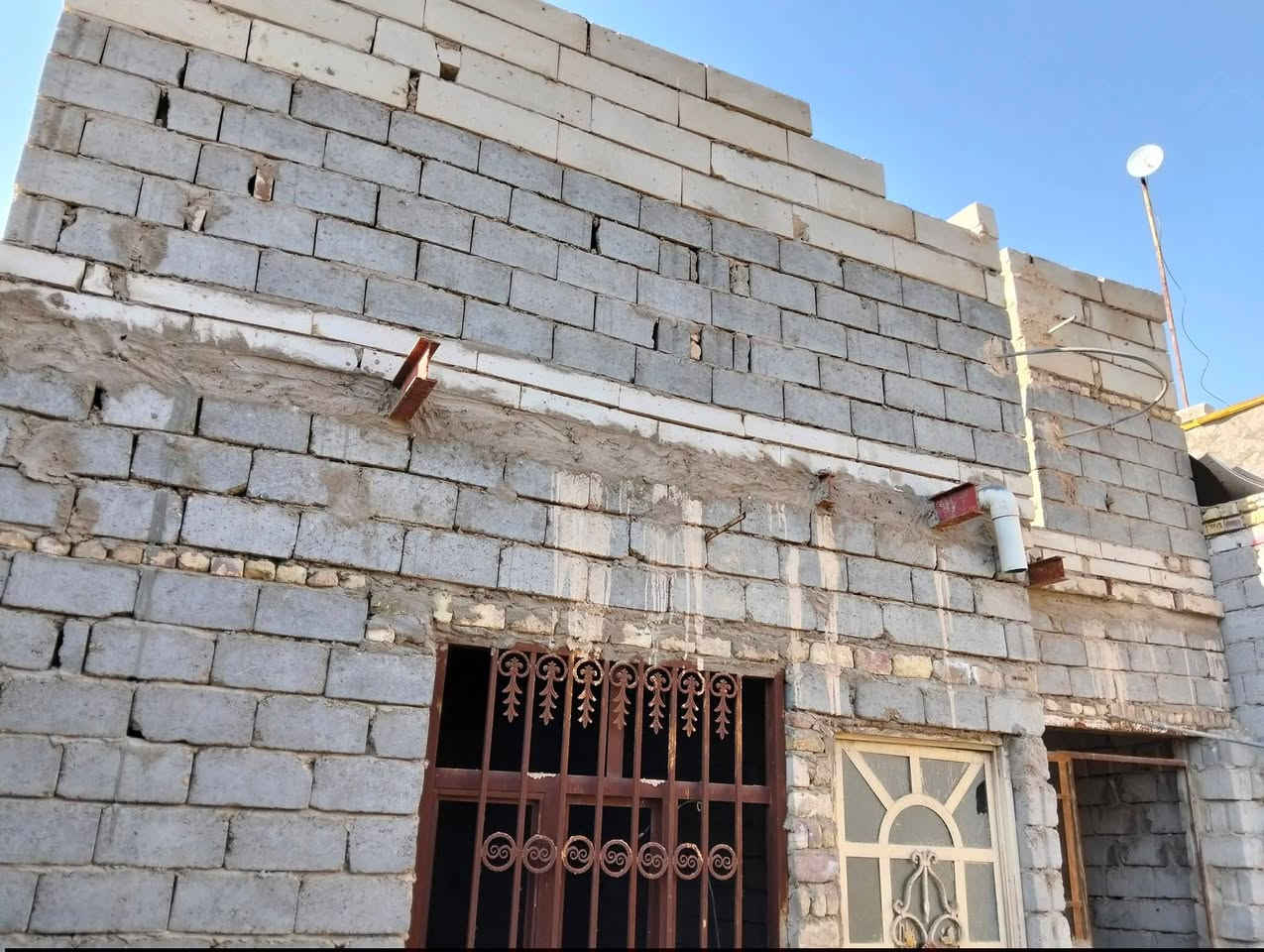 للبيع  هيكل غرفه ومطبخ
المساحه 110 متر 

زراعي مشمول بالتطويب ضمن قرار 320 

زراعي ميسان شارع زوار  خلف مجمع جوهرت العرب
 
طريق الزوار عمود 39لاستفسا ***********
السعر مناسب
