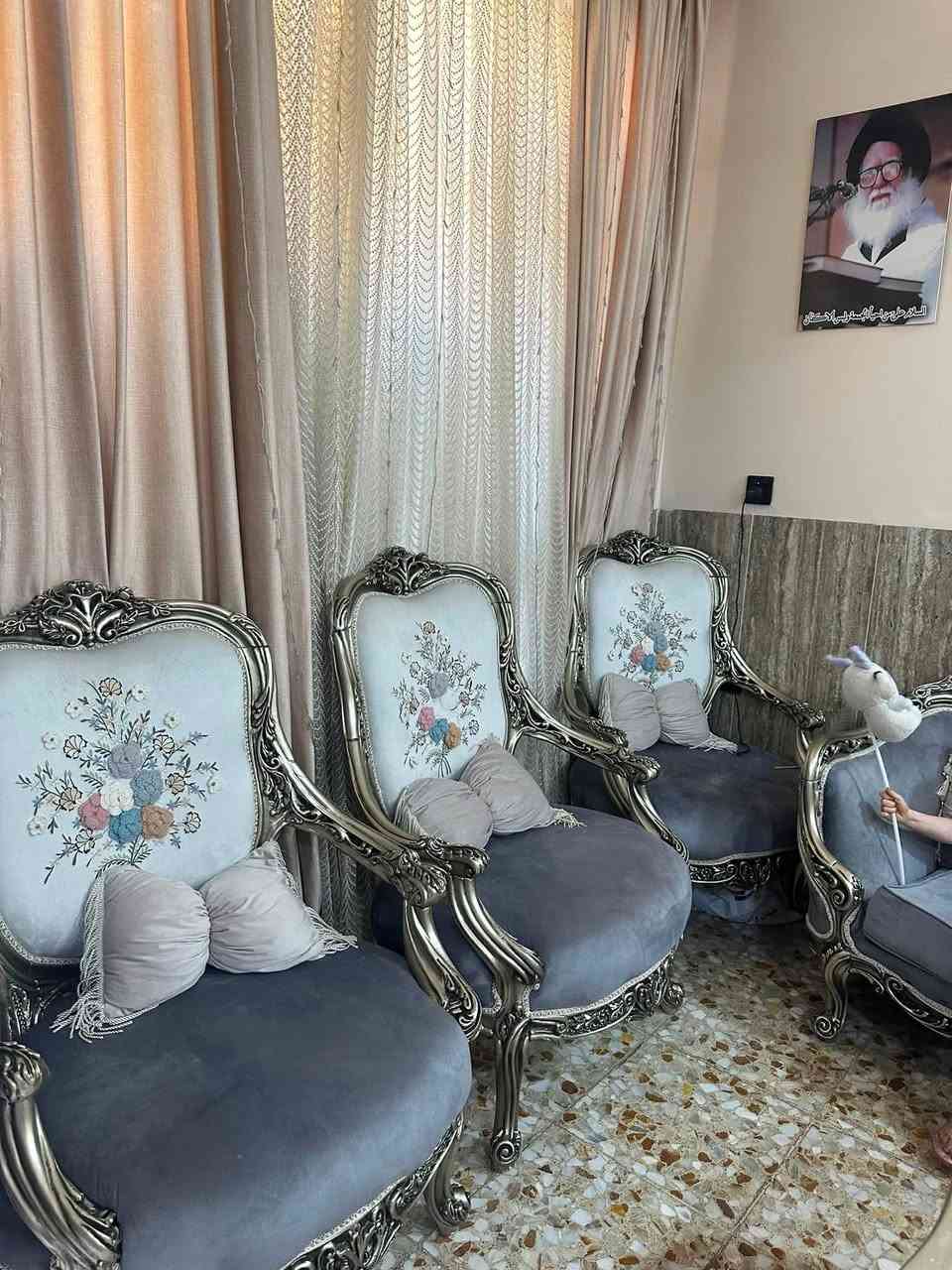 تخم عشر مقاعد جديد مصاله شهر  الصغر مساحه الاصاله زان مصري ثقيل  نظيف ١٠٠ب١٠٠  سعر الشراء مليونين سعر البيع مليون وسبعميه (١٧٠٠) العنوان البياع الشهداء الاتصال ***********
