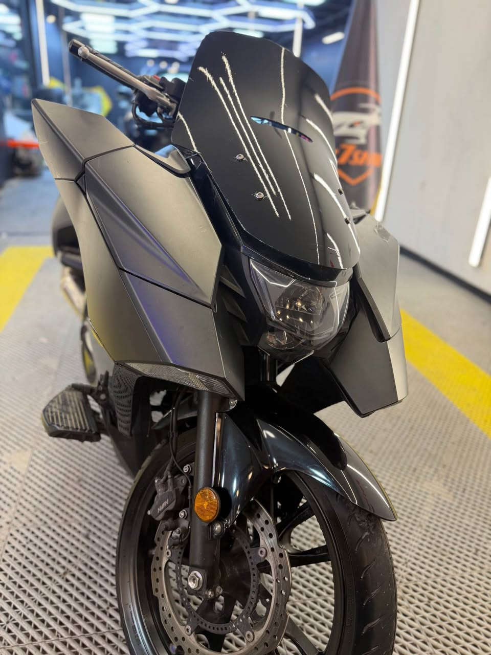 السلام عليكم 

  للبيع  🌎
✅
✅Honda NM4
موديل 2016 ✅
حجم المكينة 750cc
الدراجة دخول جديد للعراق يعني محد صاعدهة هنا نظام Abs  دشبول متغير الوان  
ماشية 9 الاف فقط. 
الدراجه حلوه وميحتاجلهة شيي 
بالصور مبين حادثهة مال خارج  
سعرهة حلو وبالعافيه عالياحذهة 
 
*********** موجود واتساب هم
