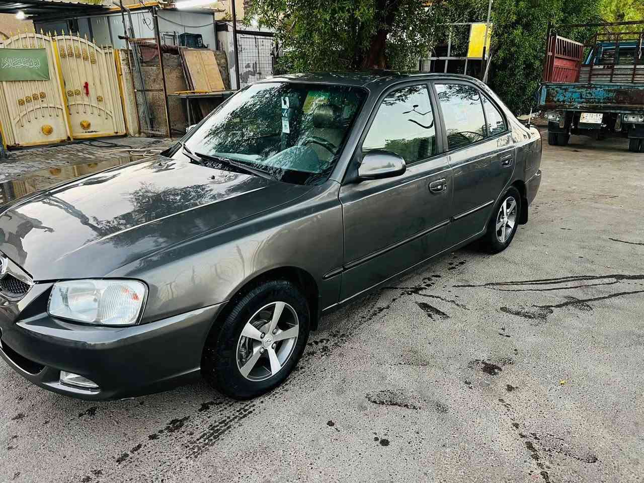 عندي
هواندي فيرنه خليجي
موديل ٢٠٠٢
كير اوتو جام اتو
كير مكينه كفاله 
تبريد ثلج 
تخم تاير جديد
صدر جديد 
رقم دولي سنويه ٢٠٣٠
بدون اي ضربه مكفوله صبغ اثر جراد 
العنوان البياع  سعر ٤٩ بي مجال بسيط
***********

