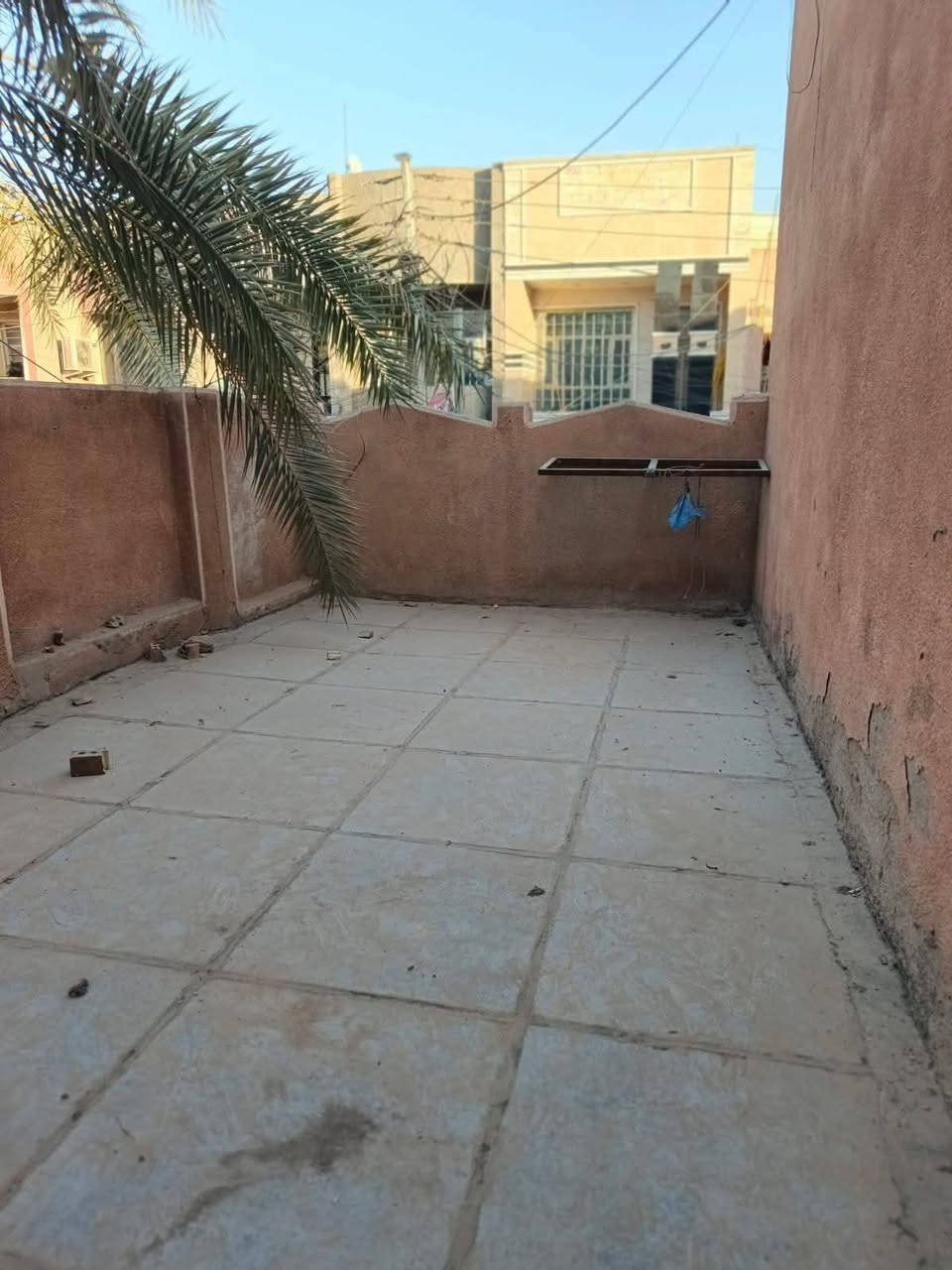 للبيع مشتمل ٨٢ م بناء قديم مسلح طابو صرف البنوك حي سومر خلف مستشفى الشعب عرض الشارع ٦م واجهه ٤و١٠سم ونزال ٢٠ بيه ٢نوم واستقبال وهول وخدمات طابق ونص وكراج البيت ٠ ينسكن ابيعه كاع ٠٠ باقي التفاصيل ع الرقم 
***********
***********
بي واتساب
