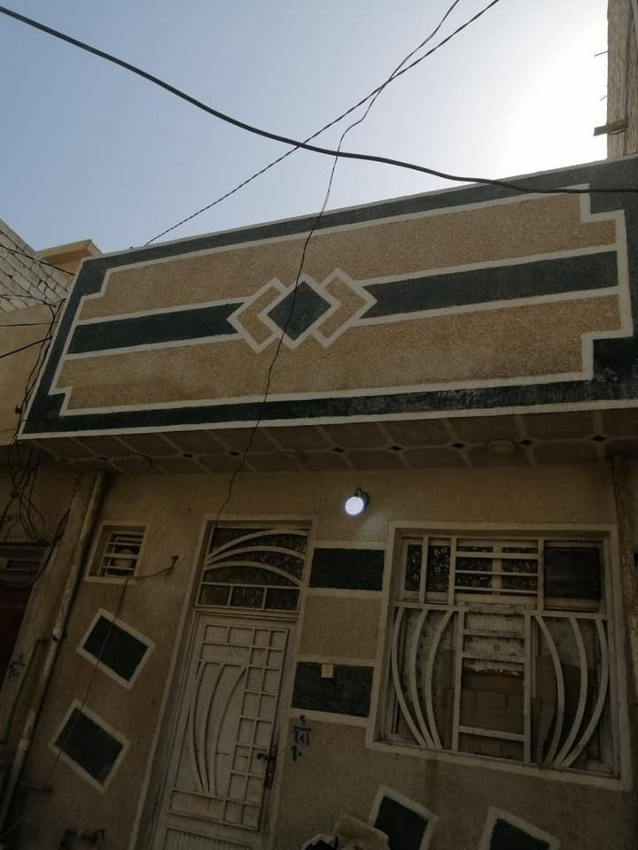 دار للايجار المساحه ٥٠ متر طابق واحد فقط نظيف البيت اريده لعائله صغيره ايجاره ٢٢٥المكان شارع ابو طالب بفرع الحسينه قرب اسواق اللولوه للاستفسار ***********
