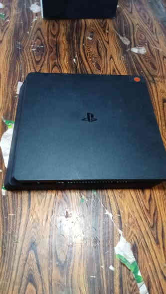 السلام عليكم جهاز بلاي 4 مع كرتونه وجوستيك واي اتش دي واير تشغيل راح تكون مساحته 500 جيجا جهاز نظيف مثل ما بالصوره مبين وسعره 180 مكاني البصره وهذا رقمي ***********
