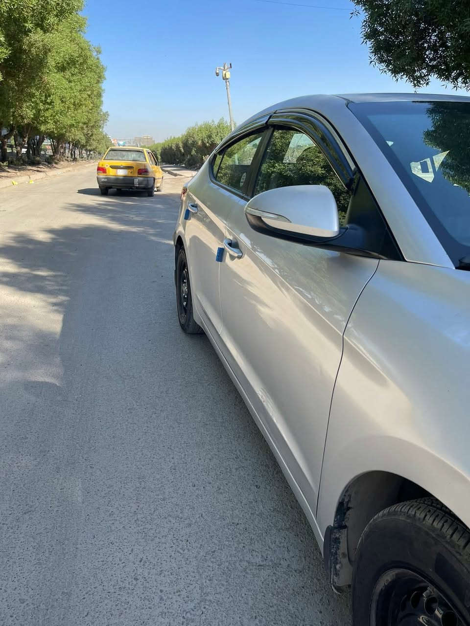السلام عليكم الانترا 17 خليجي السياره كفاله عامة فقط بنيد مرشوش كلير بالعراق رقم اربيل الدولي باسمي شرط التحويل هزة وسنويه جديدة منضومة تبريد جديدة قبل اسبوع شادها بالقصر الابيض ب700 الف تخم تاير جديد ادامة كامله للسياره 
المواصفات 
تبريد قطعتين❄️
كروز مثبت سرعه
تحكم استيرن جهتين 
اشاير بالمري 
سستم صوت 
وبعد بيها مواصفات 
السعر 95 وبيها مجال مكاني بغداد قرب بسمايه هـ***********
