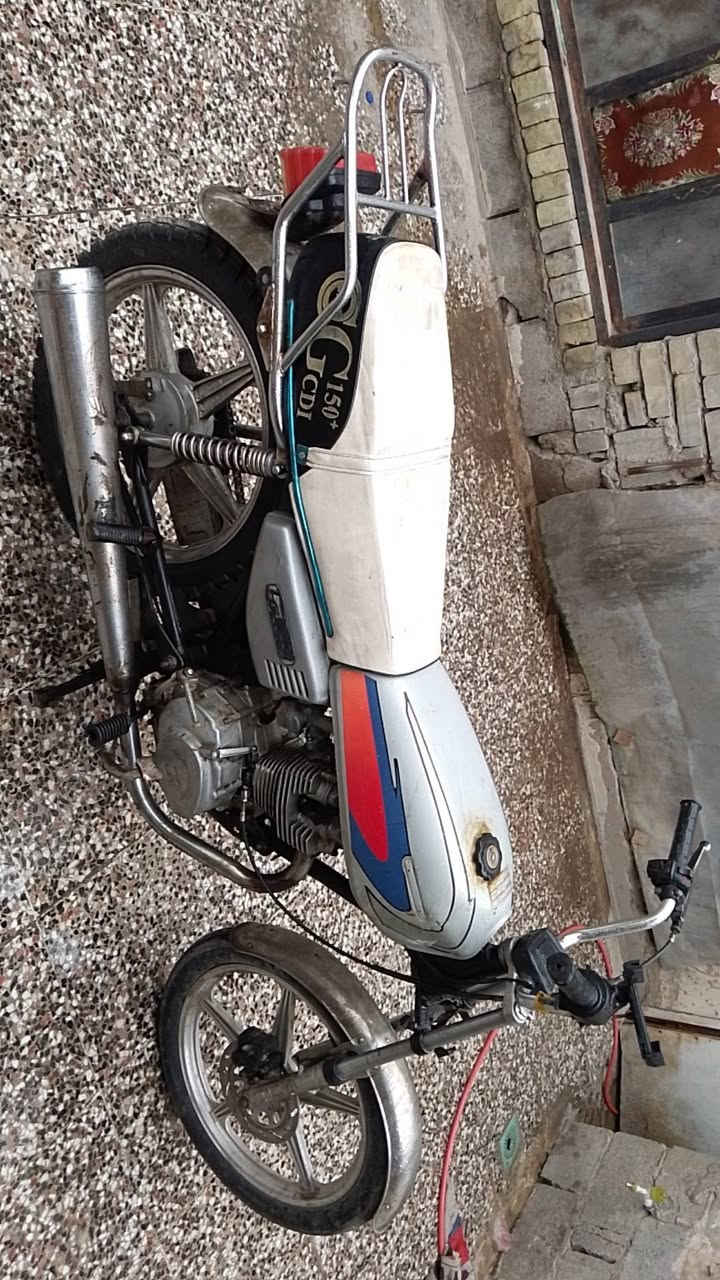 سلام عليكم دراجه للبيع دراجه دراجه نضيفه مابيها بس كايمه يحتاجله تجفيت موديل 19 تايرات جديد قبل سبوع شديتهن دبلات جددد كشن جديد تانكي جديد عقل جديد ويالته جوبلس جدد بس عوزه تجفيت مكاني بغداد مدينه *********** رقمي الصدر سعر 225 وبيه مجال
