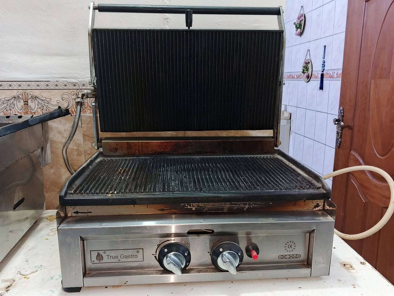 ادوات كافتريا للبيع
كابسة صاج درجه اولى على الغاز شعلتين فوق وتحت
شواية بركر نوعيه جيده كبيرة الحجم
ميز حديد
طباخ عينين استيل
ثلاجه عارضه تعمل وبحاله جيده
***********
الموقع حله حي الأمام علي عليه السلام
