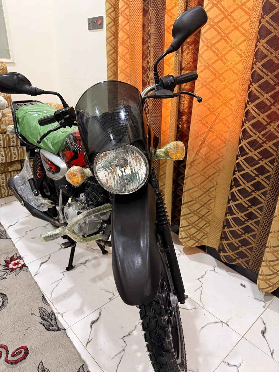 السلام عليكم
للبيع دراجة نوع هندي🇮🇳// ١٥٠/cc
نوع استخدام الدرجة شخصي (خاص) 
بوكسر رياضي مديل  ٢٠٢٤ مسجلة على ٢٠٢٣ نهاية سنة 
شركة الشراء من الوكيل الرسمي
شركة باجاج في العراق (غبور القلم) 
تاريخ الشراء ٢٠٢٥ 
لون : اسود 
عداد الرحلة :٢٣.٧٧ الف
الرسميات: دراجة اصولية 
سنوية و رقم بصرة و المالك بصرة 
الكفالة : دراجة كفالة عامة من السرقة او تلاعب في قطع الغيار دراجة على وضعية الشركة كفالة
(والك حق الفحص وانه خادم) 
الصيانة : كفالة ما داخلة اي صيانة 
استخدام الزيوات : ليكو مولي 
 LIQUI MOLY /زيت المانيا
كل ١٢ يوم يتم تبديل الزيت المحرك
الكهرباء دراجة : كل شيء شغال 
موقع الدراجة بصرة _قضاء شط العرب
ارجو من الاخوة الكرام الشراي 
الاتصال على هاذا رقم  شغال فقط وتساب 
***********
