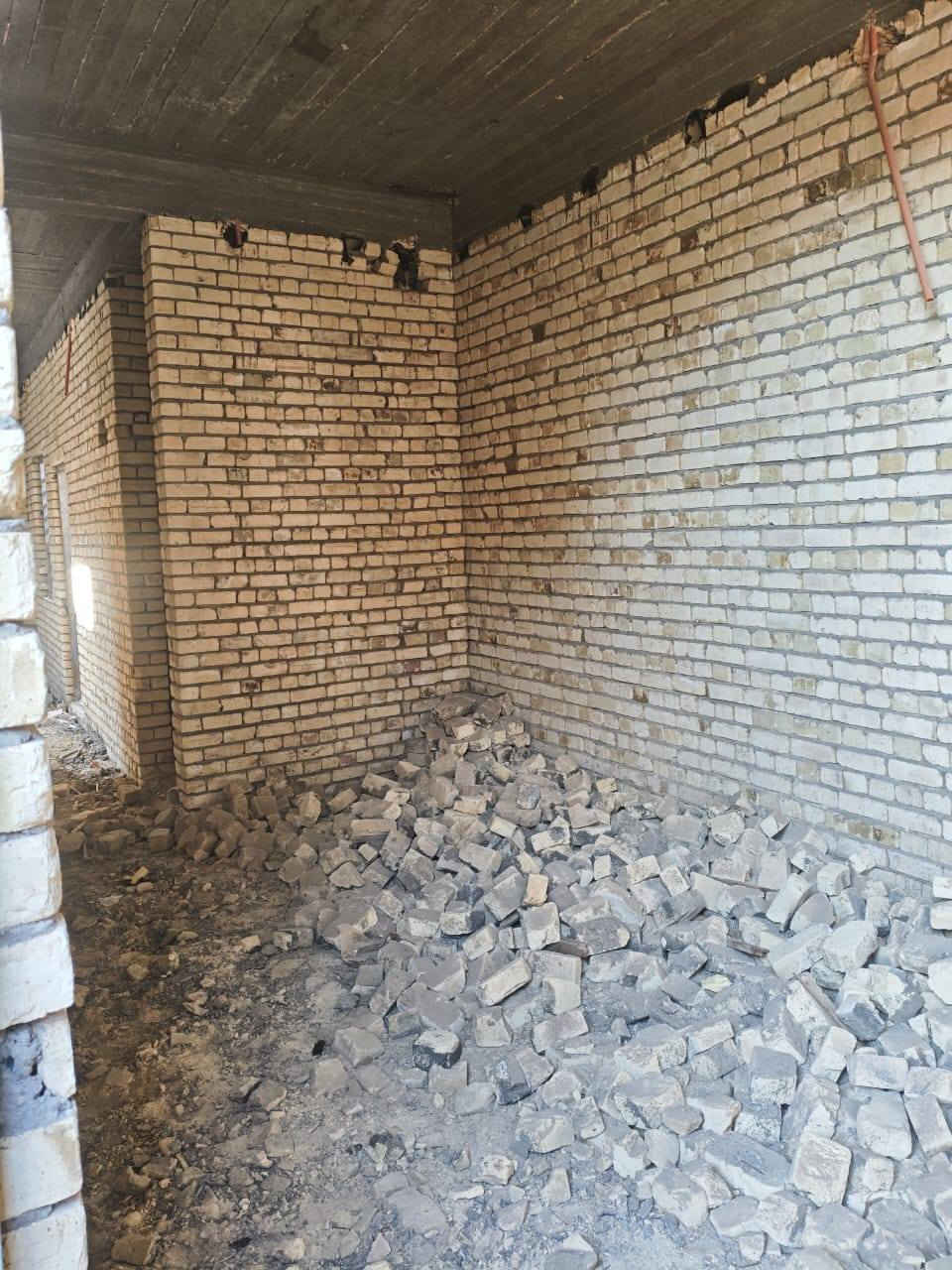 #هيكل_للبيع #منطقة36
#السماوة
المساحة 125/م 
وجهه 6.25 نزال 20 
هيكل مسقف للبيع 
غرفة 5 × 6  + صحيات داخلي وخارجي +مطبخ + استقبال و صالة رقم العقار 1507
السعر 77 مليون مع مجال حر غير مطلوب 
للاستفسار اكثر الاتصال على مكتب البلاد للعقارات في السماوة 
*********** 
.
