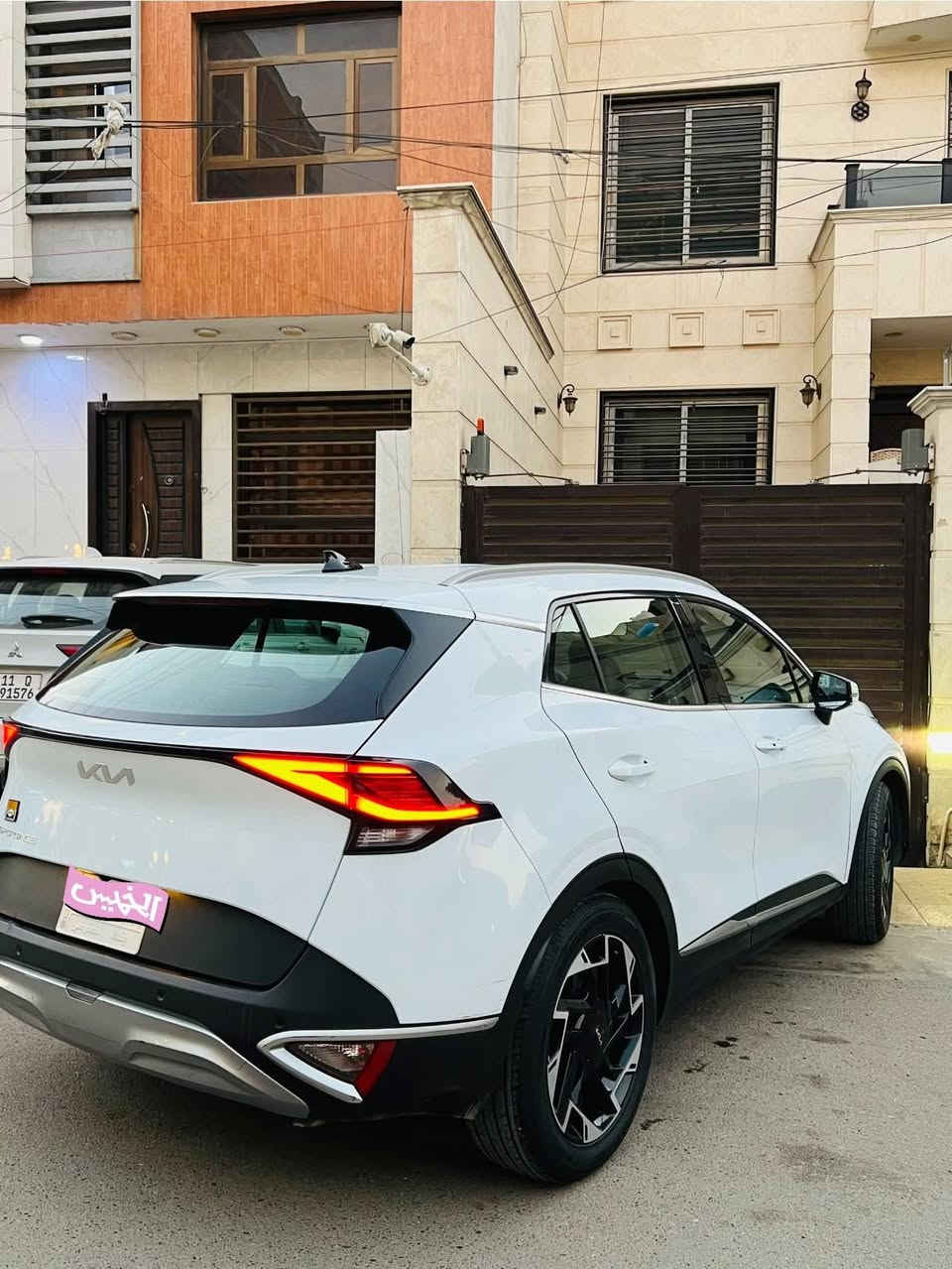 سبورتج 2024 خليجي 

ماشيه 50 الف كم مكفولة كفالة عامه من الصبغ والبارد والتبديل والفتح 

بيها كم رصعه بالباب ملاحظات بسيطه 
سيارة جديدة كلش تخم تاير جديد 

مواصفات السيارة / كشنات كهرباء عدد 2 الاماميات / اشاير شفط بالشباك / شاشه كاربلاي / كشنات تدفئة / ستيرن تدفئة / اشاير بالمرايا / ويل 19 كبير / وباقي المواصفات المعروفة للسبورتج .. 

السعر : 22,300 بيها مجال بسيط 

مكاني بغداد العرصات 
***********
