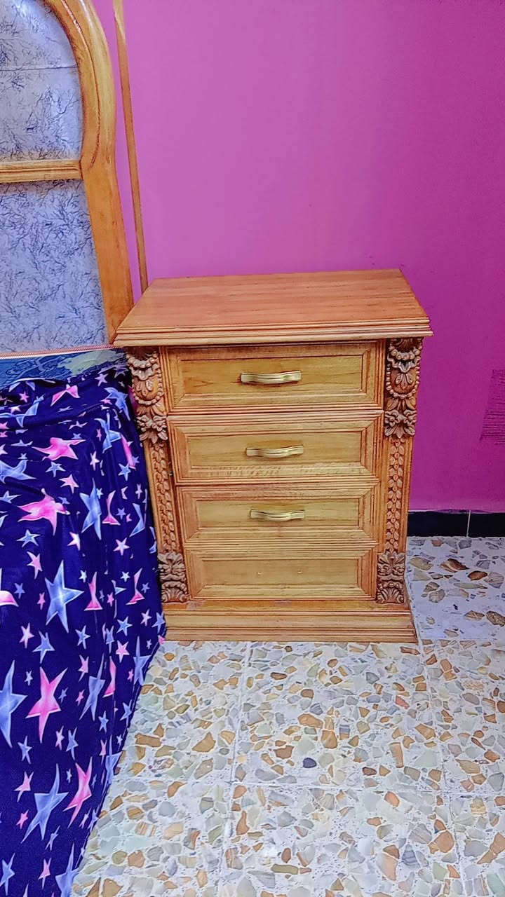 غرفه صاج نظيفه جديده اي ضرر ماكو استعمال قليل الداخل صاج والخارج صاج خشب ثقيل سعره مليون و٦٠٠ الدوره كفااءت الصحه ***********
