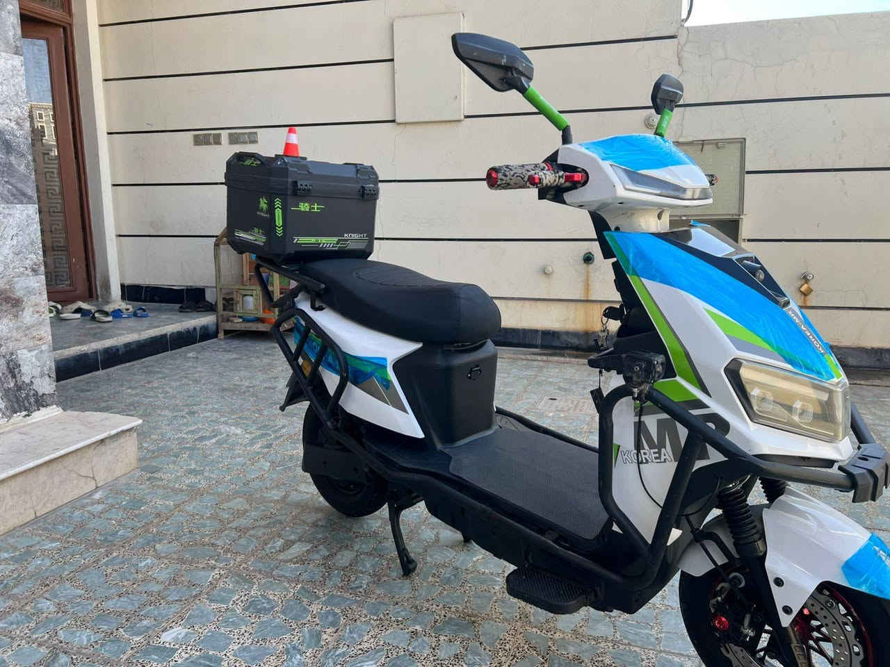 السلام عليكم للبيع
دراجه سكنس كوري 
2025 
بصمه سويج كرت 
دراجه بشرط ع فحص 
بيه جهاز لاسلكي 
بلوتوث 
خير من الله الدراجه 
السعر 580 وبيه مجال للشراي. 
اتصل وتدلل***********
