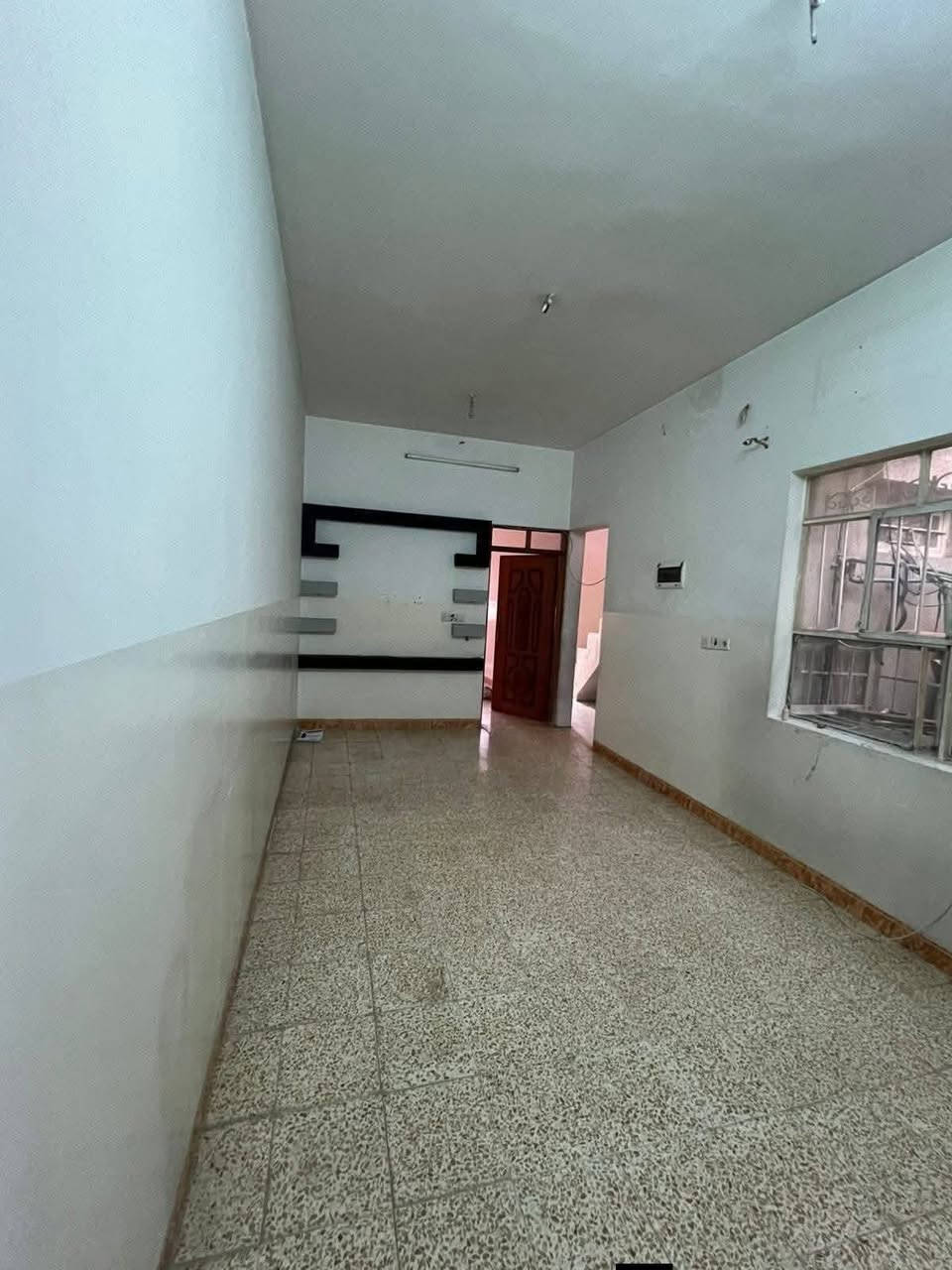 🌙 للإيجار للايجار 🌙
📍 موقع الدار حي السماح الاولى قرب جامع ابو يعلى الموصلي
🏠مساحة الدار ١٠٠م طابق واحد يتكون من 
غرفة نوم استقبال مطبخ صاله صحيات+بيتونة 
سعر اللايجار قفل 300 
***********
***********
