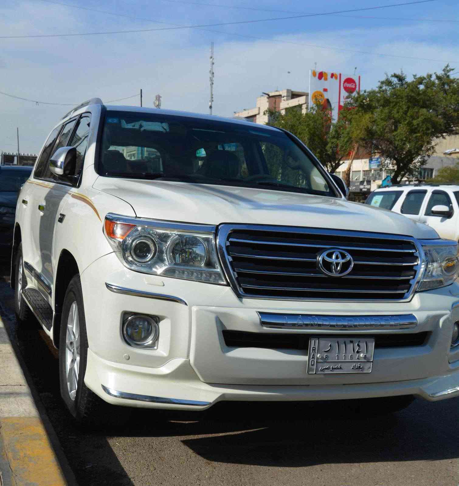 لاندكروز جي اكس ار 2013 بلاديه لبيع فقط بسعر 34000 $ وبيها مجال بسيط مكانها بغداد الامين الثانيه رقمها بغداد بسمي تحويلها ثاني يوم حادثها فقط صندوك ومرجعه بلاديه بس يم العلامه مال سياره السياره فتحه بصمه مري شفط شاشه جبيره تبريد بلادي وماشيه 200 الف كيلو متر محركها 3500 سته اسلندر للاستفسار *********** علي الهماشي بغداد, العراق
